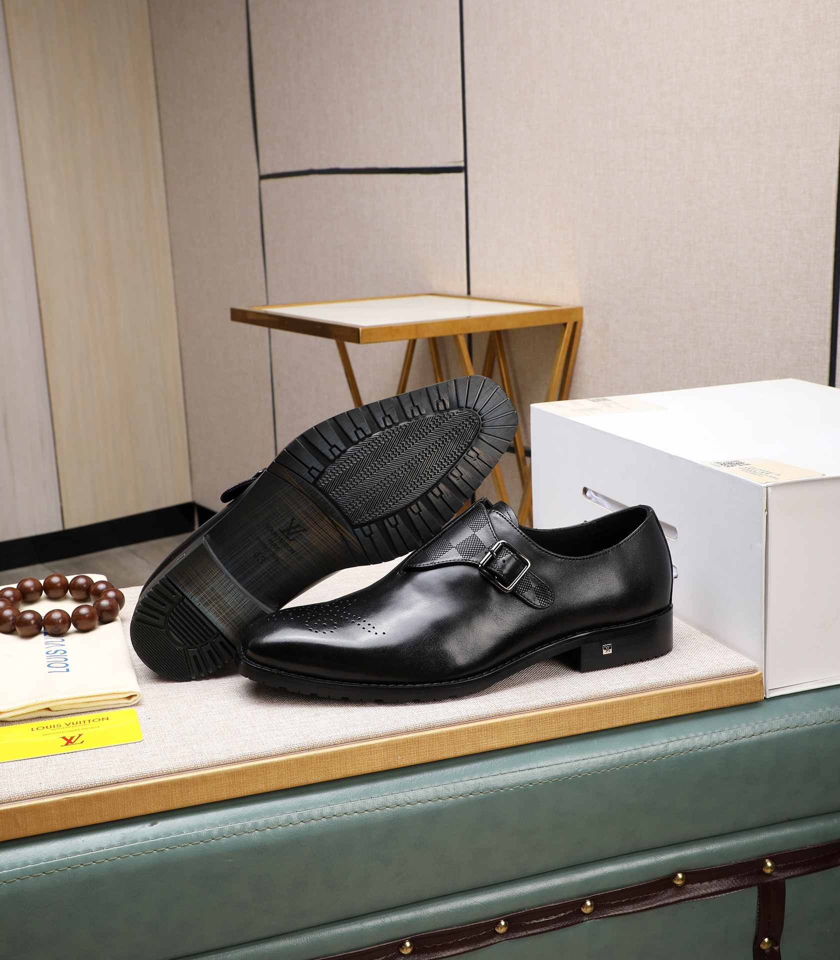 LV men's leather shoes-29