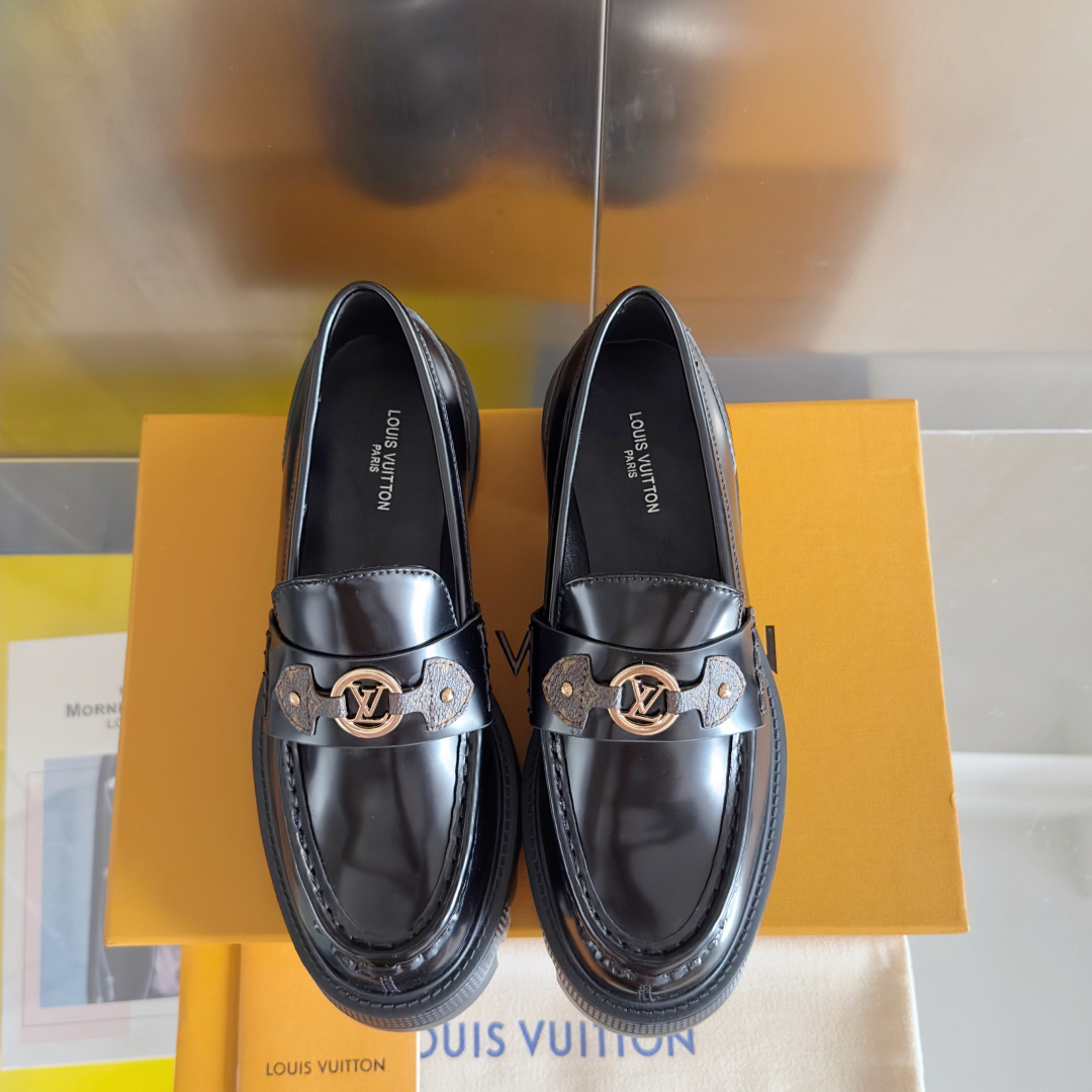 LV women's leather shoes-19