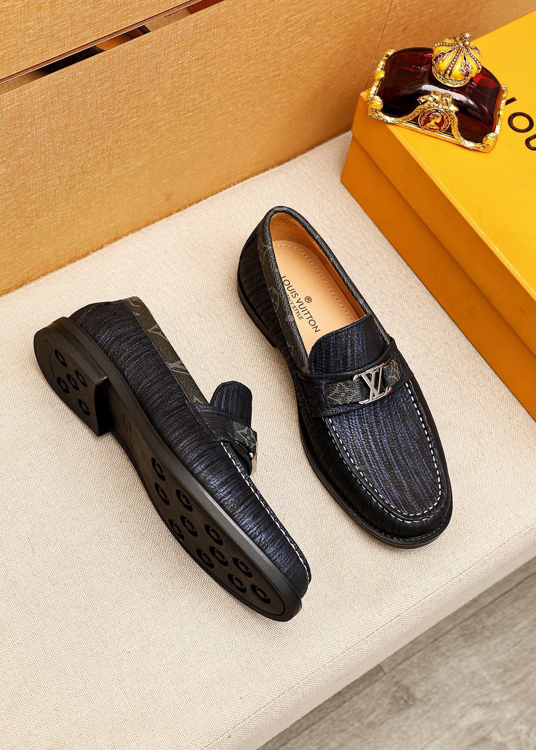 LV men's leather shoes-62