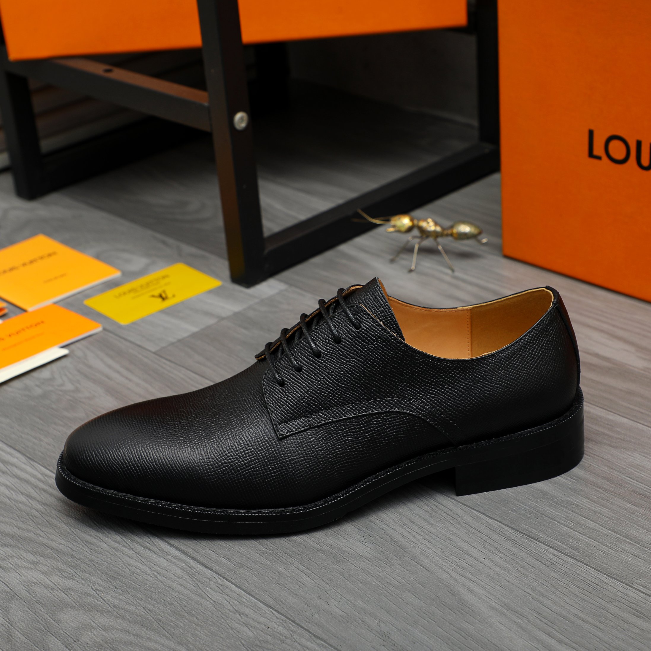 LV men's leather shoes-17