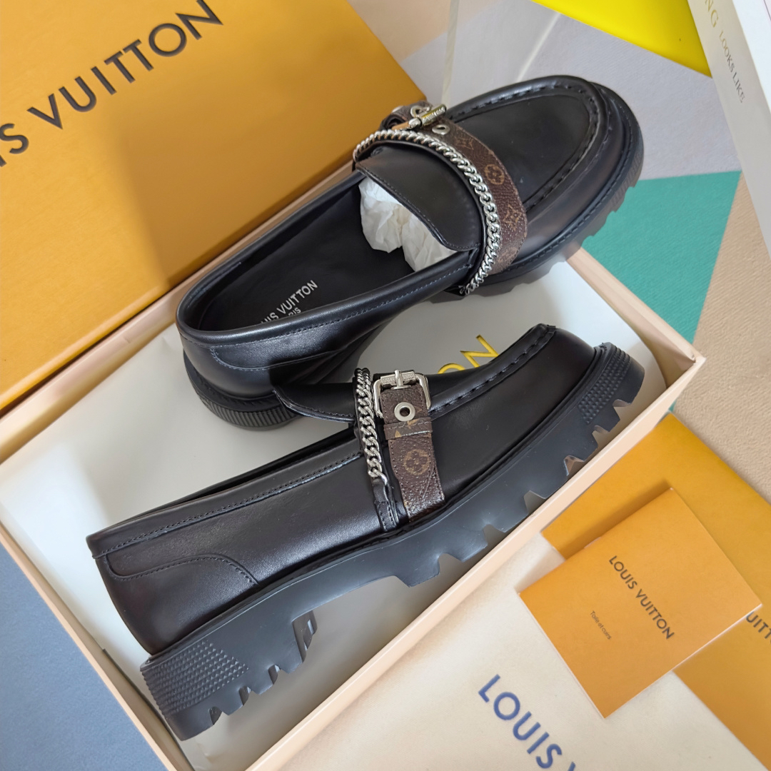 LV women's leather shoes-17