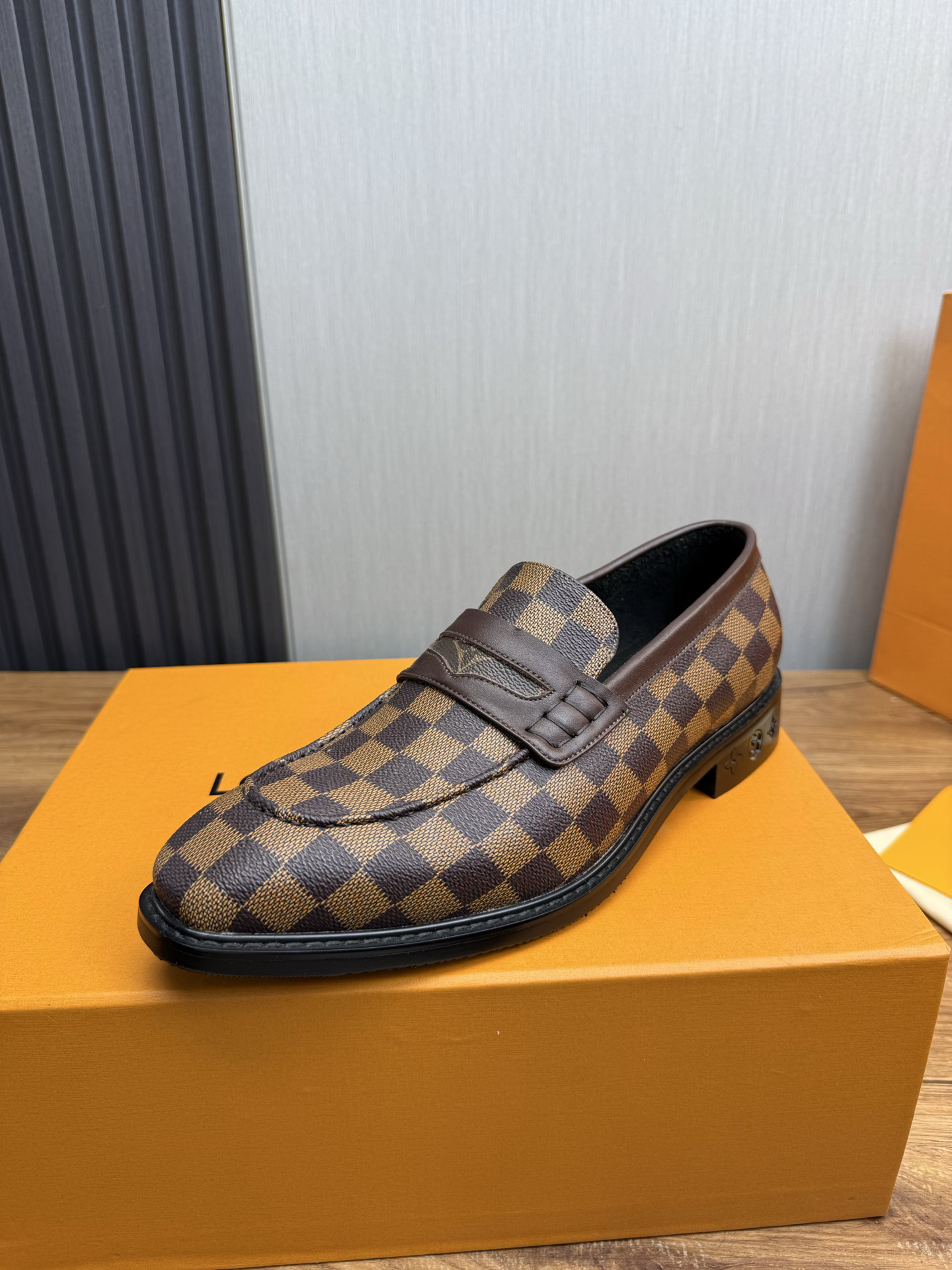 LV women's leather shoes-34