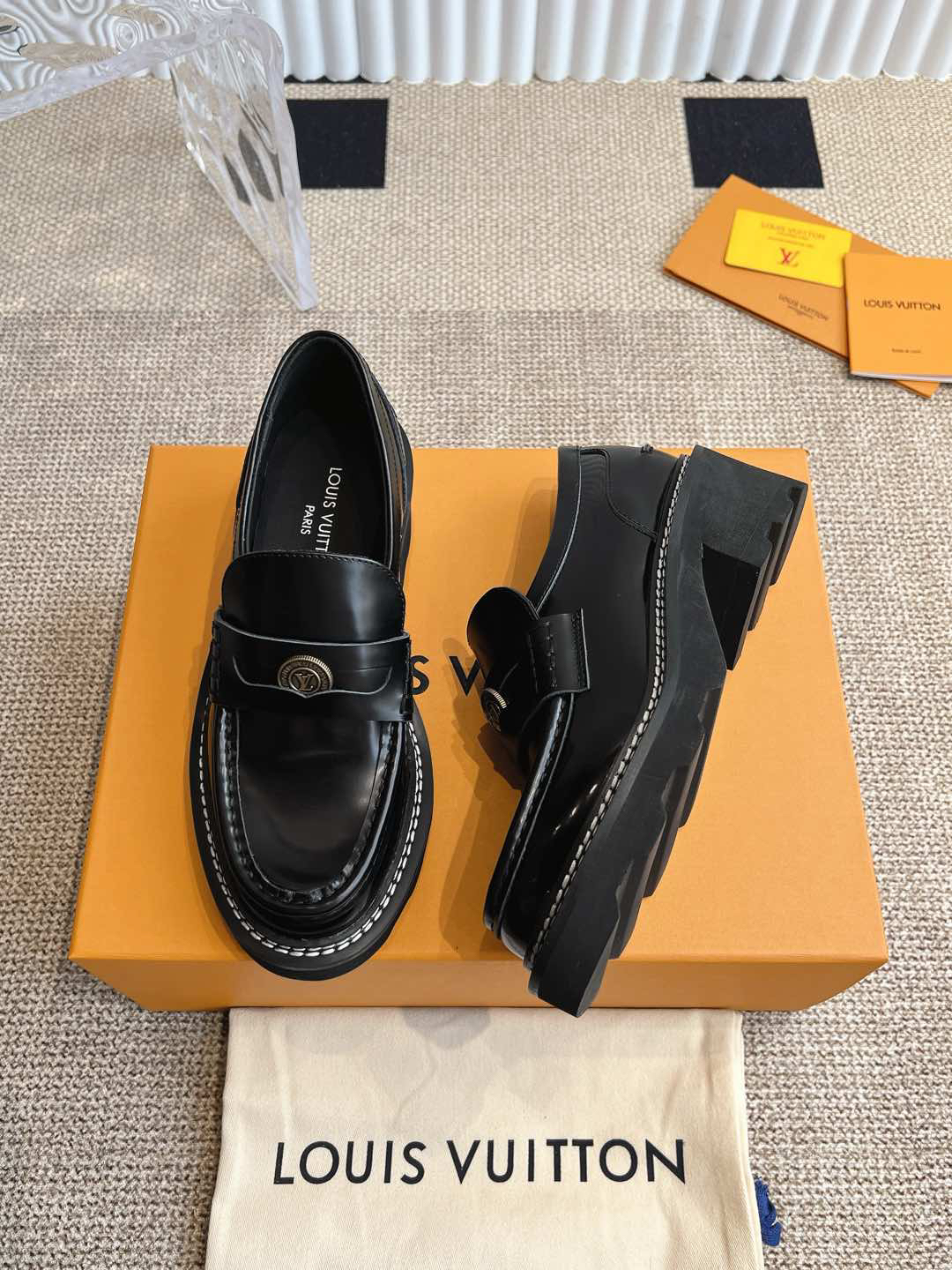 LV women's leather shoes-4