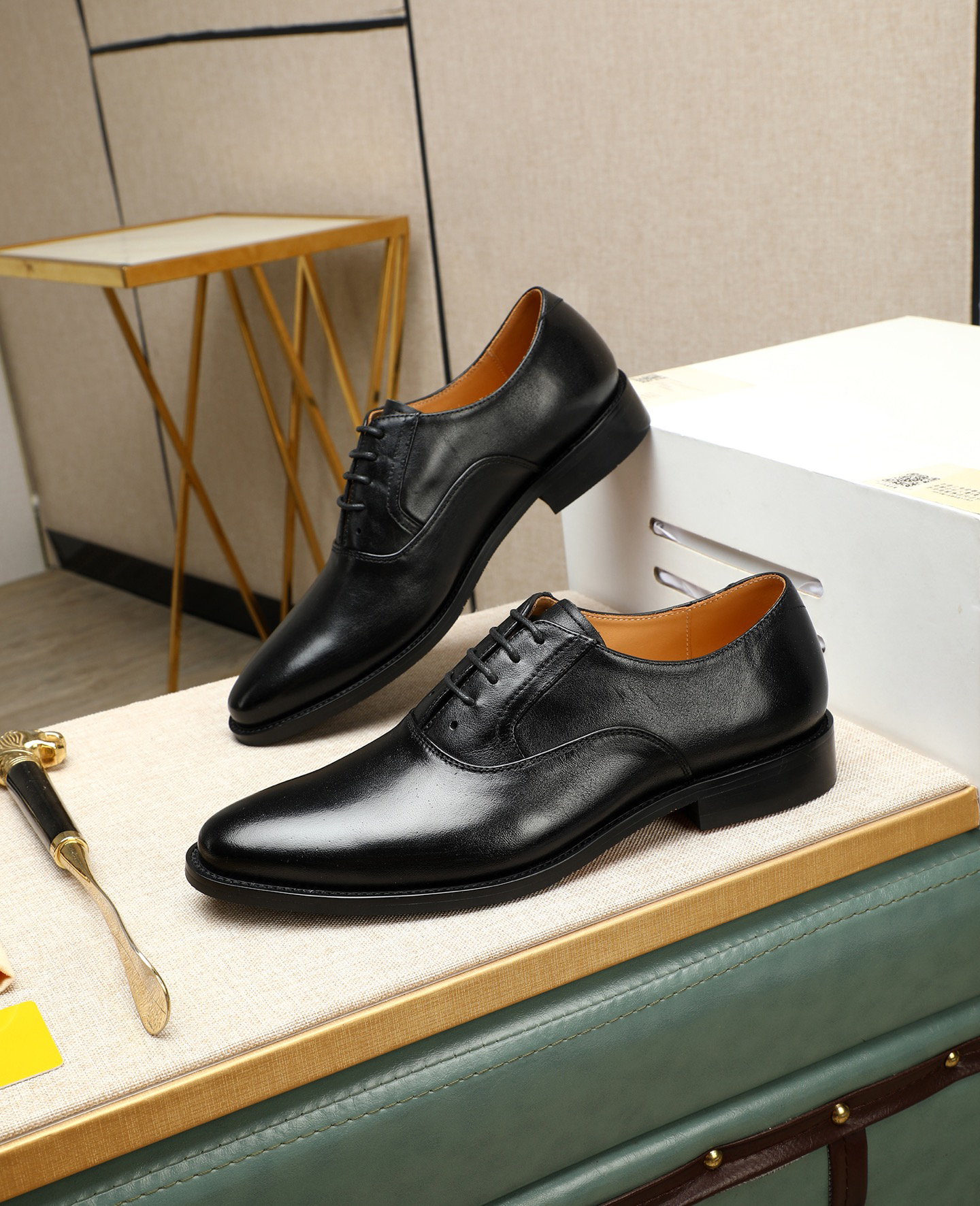 LV men's leather shoes-23