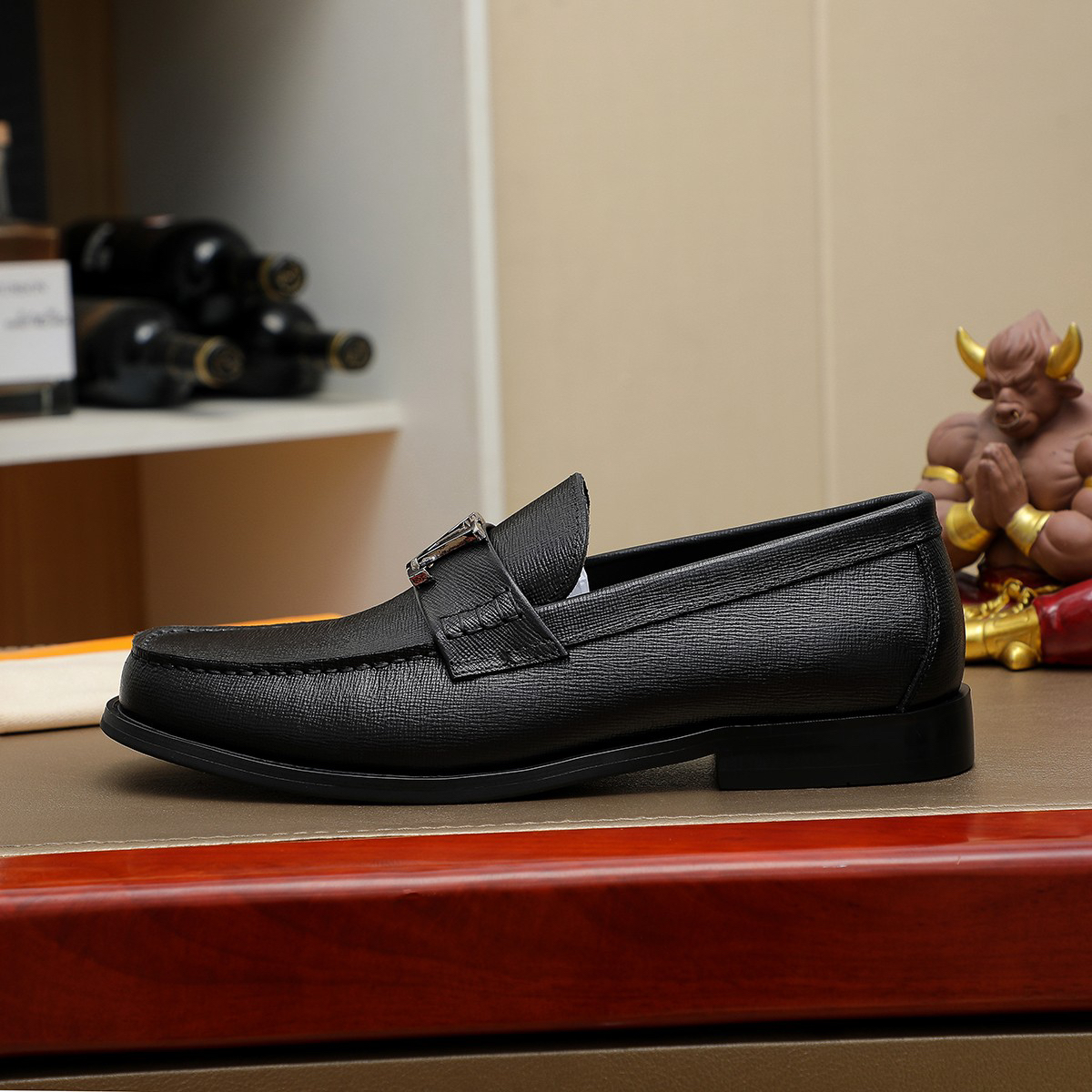 LV men's leather shoes-70