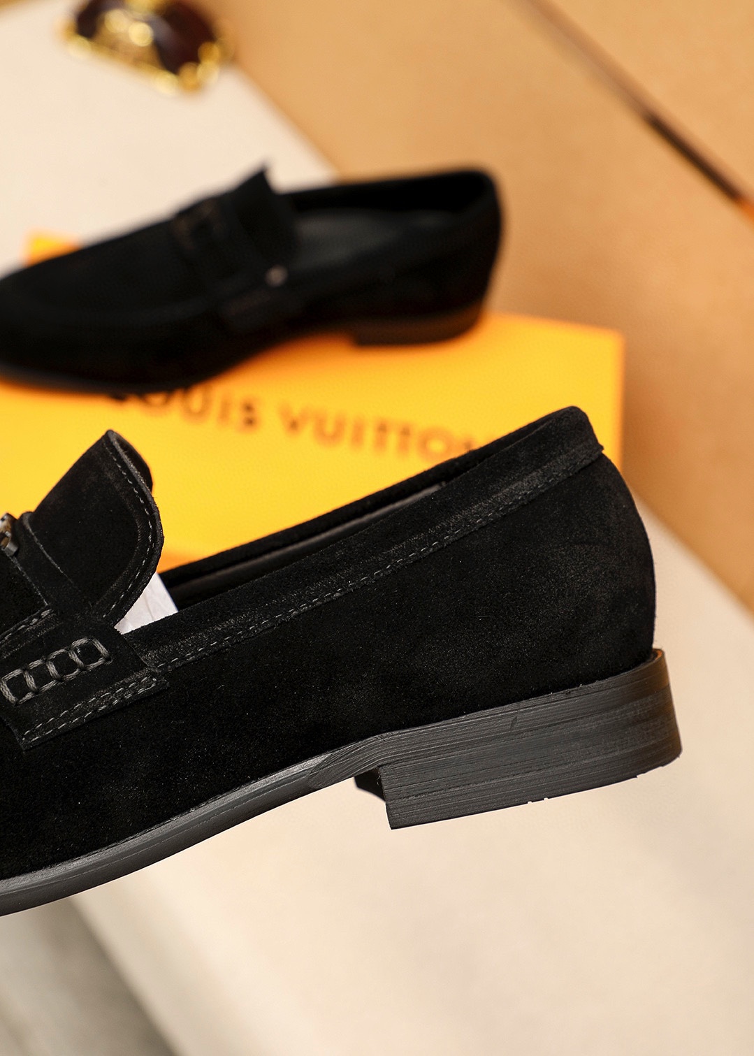 LV men's leather shoes-37