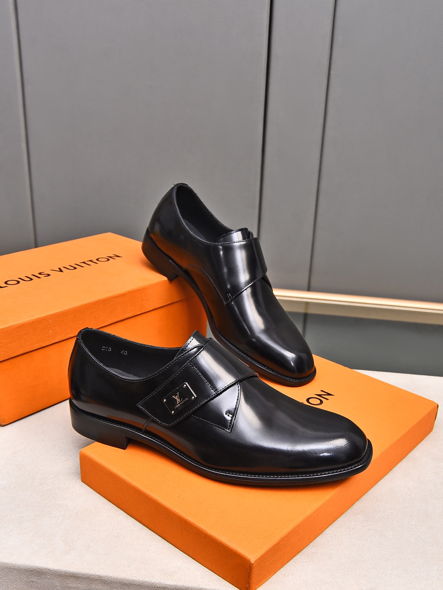 LV men's leather shoes-12