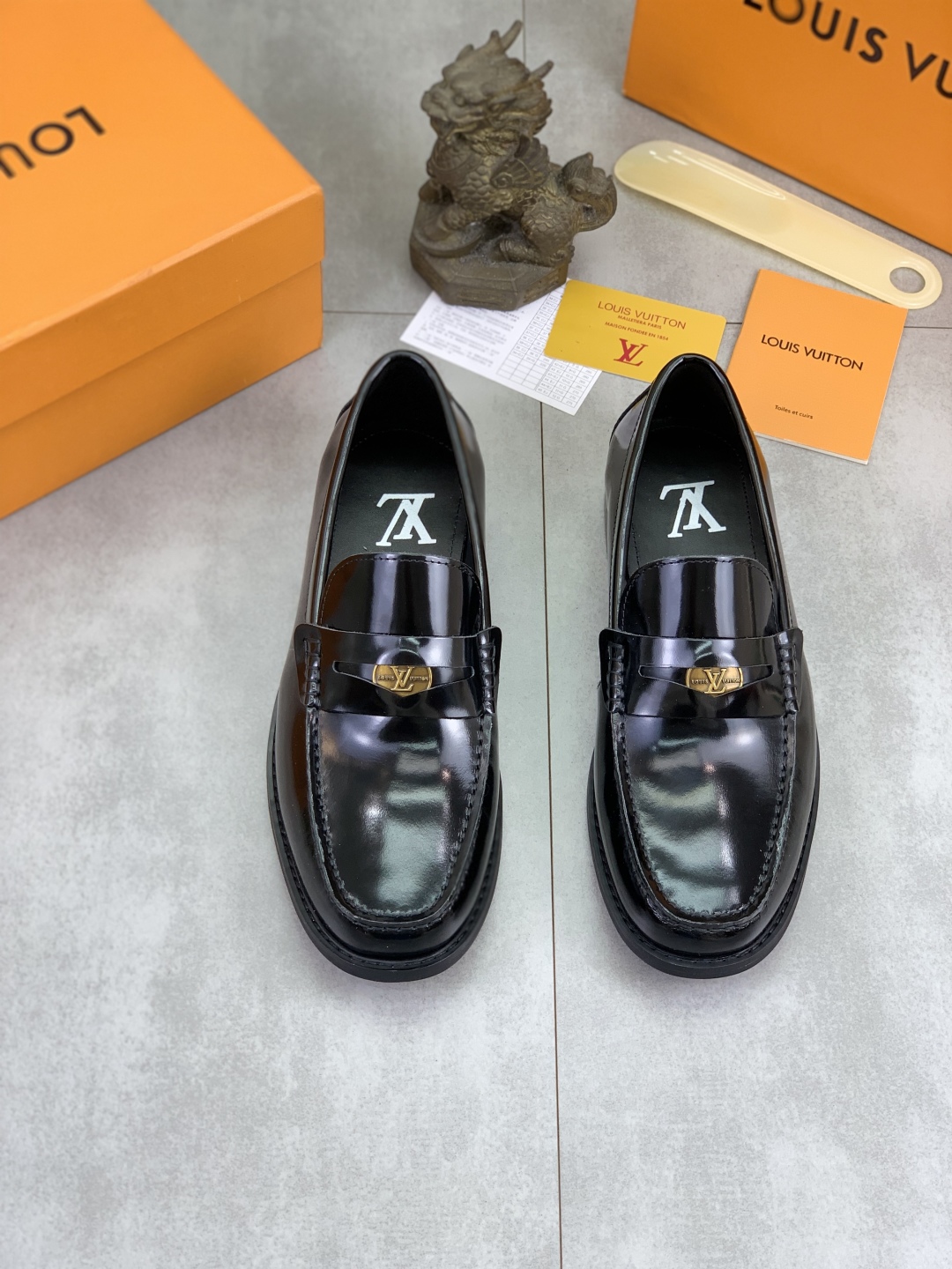 LV men's leather shoes-61