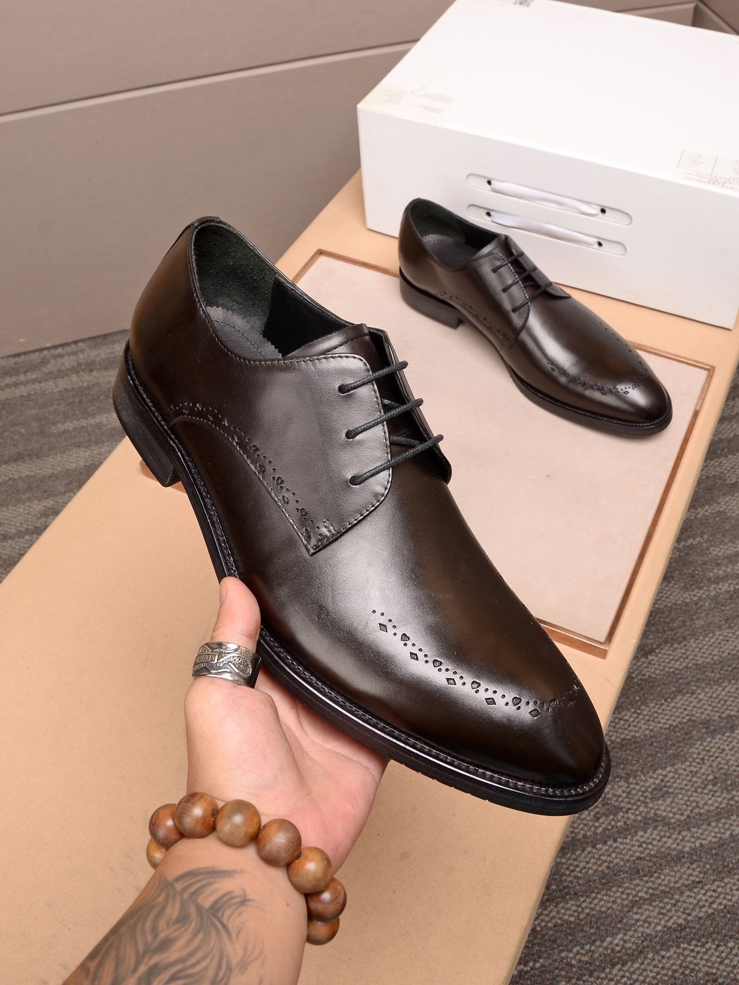 LV men's leather shoes-21