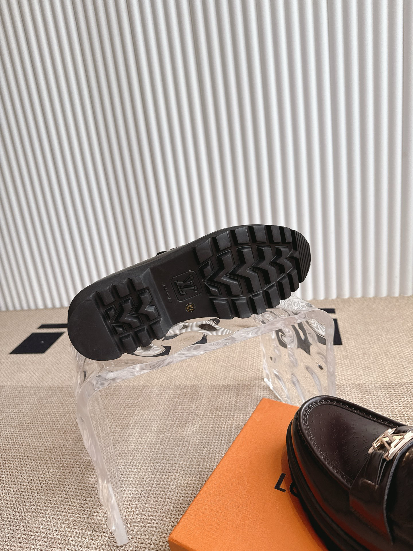 LV women's leather shoes-1