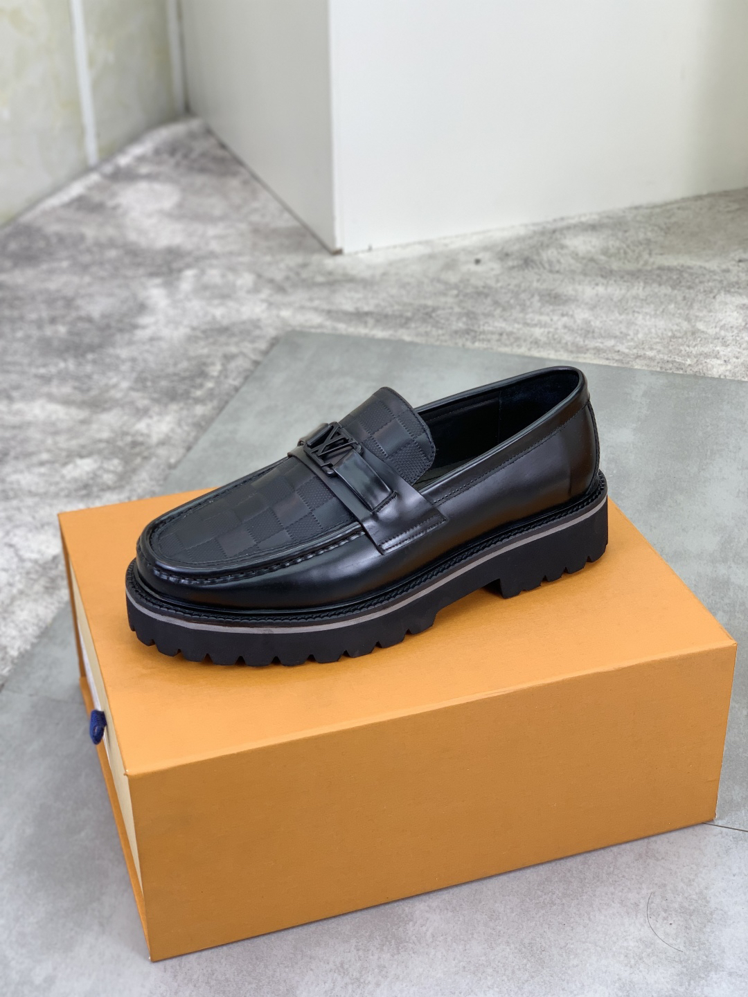 LV men's leather shoes-10