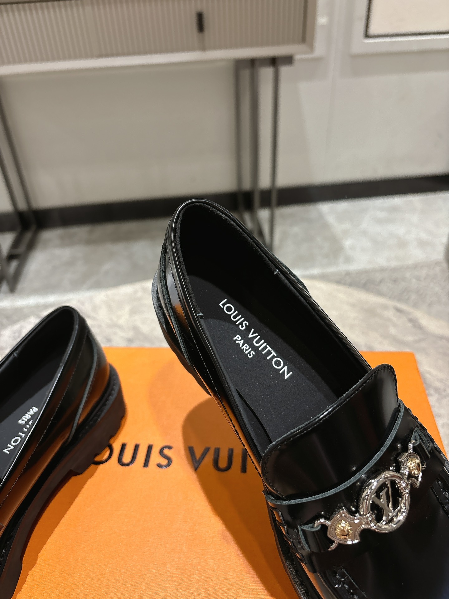 LV women's leather shoes-3