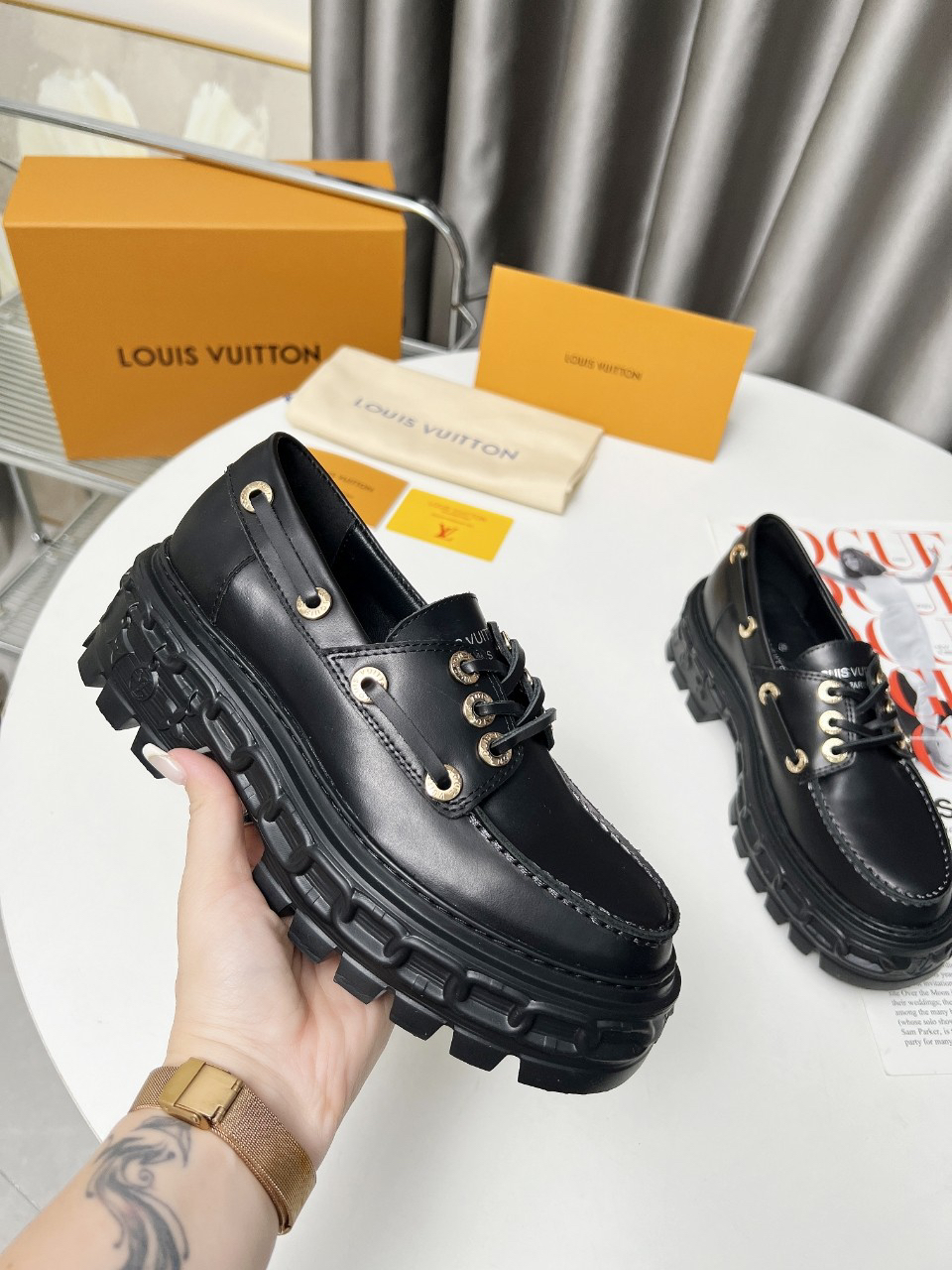 LV women's leather shoes-21