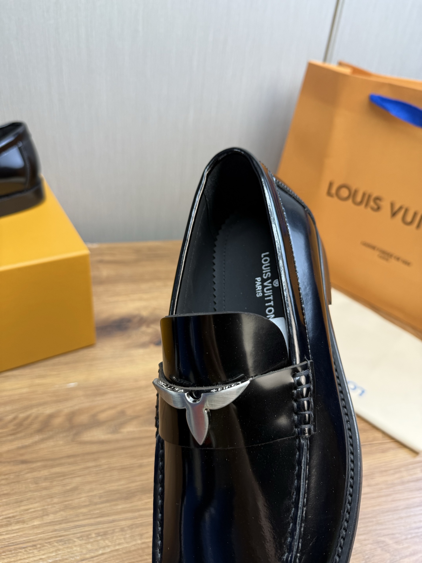LV men's leather shoes-60