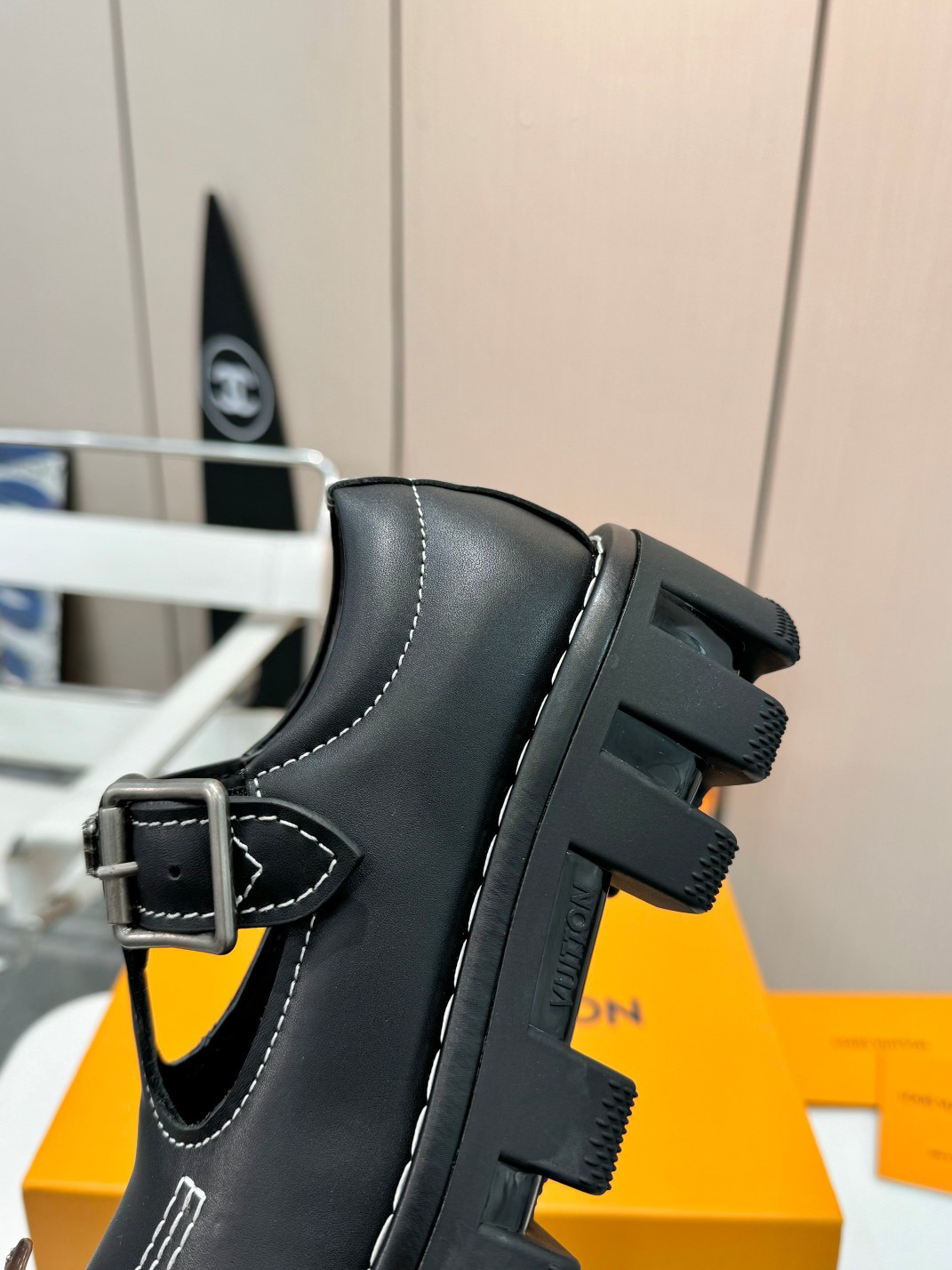 LV women's leather shoes-15