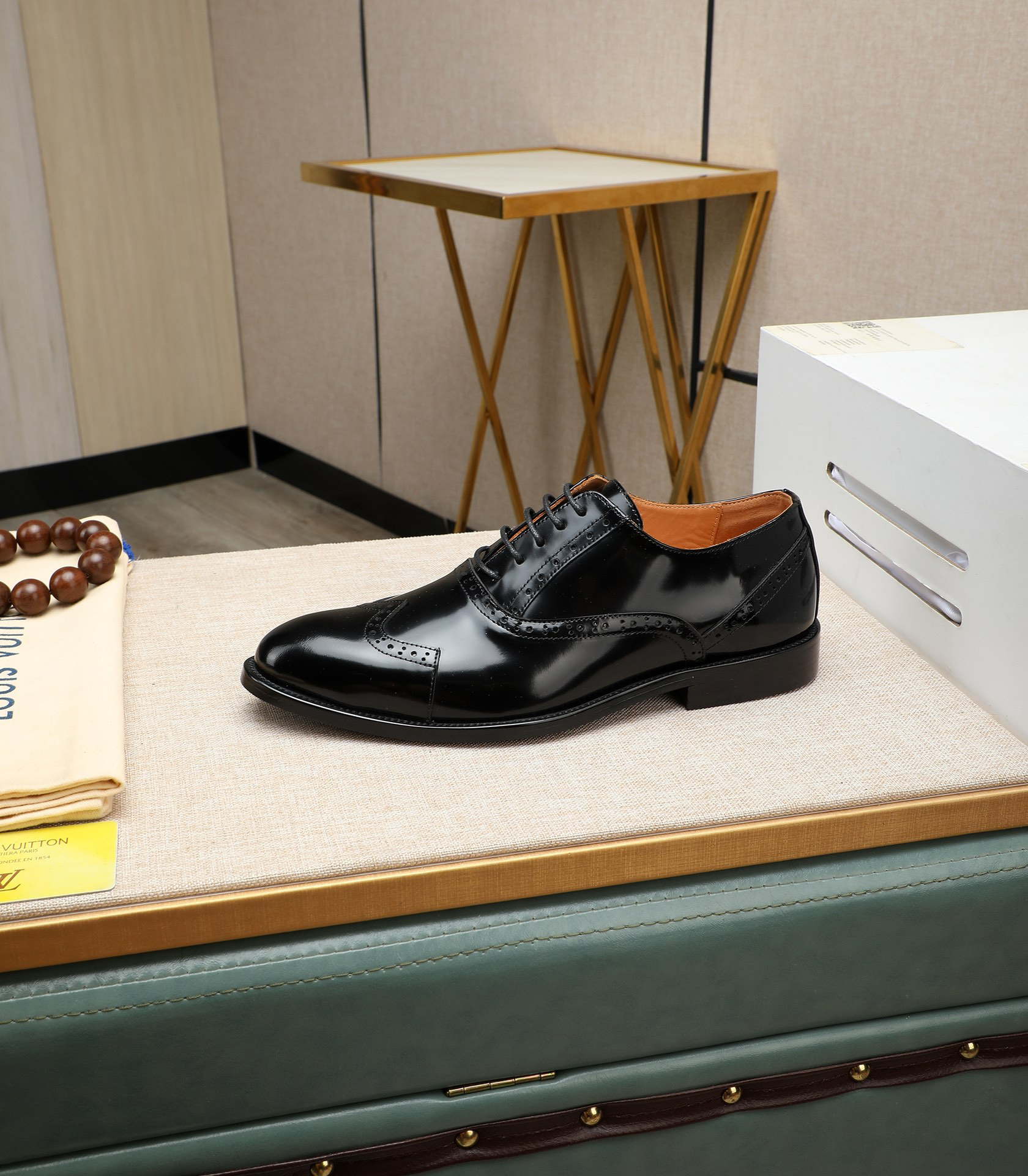 LV men's leather shoes-7