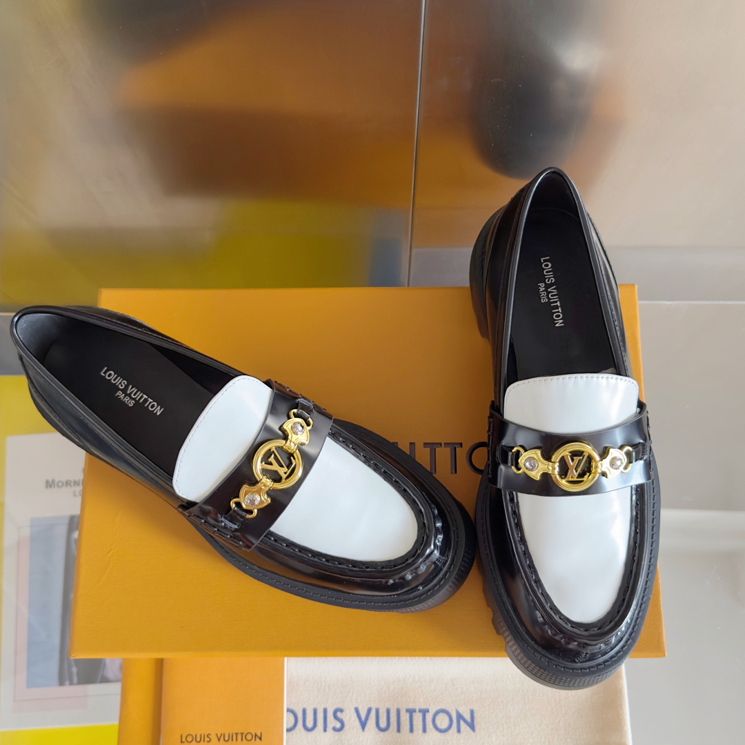 LV women's leather shoes-18