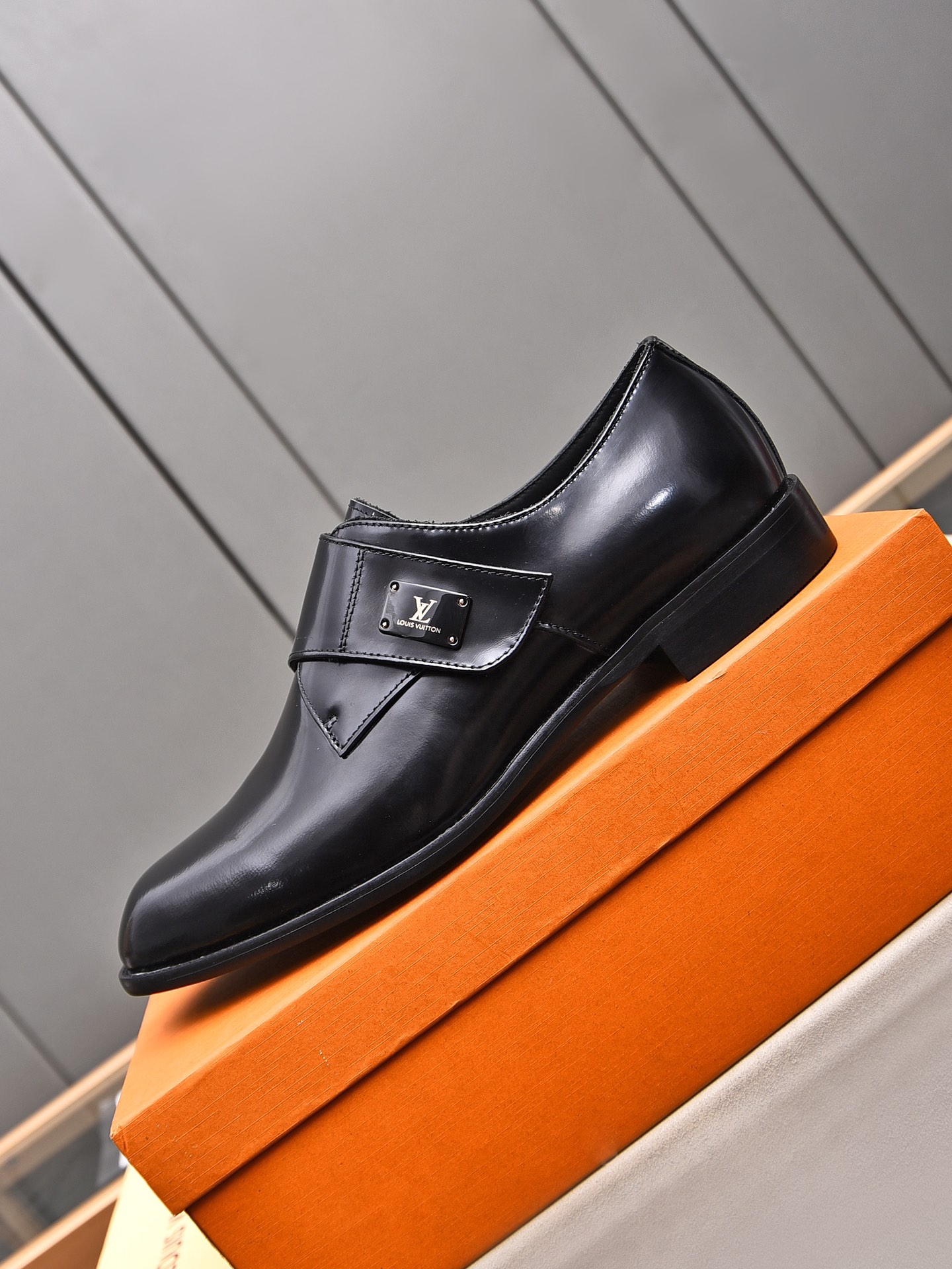 LV men's leather shoes-12