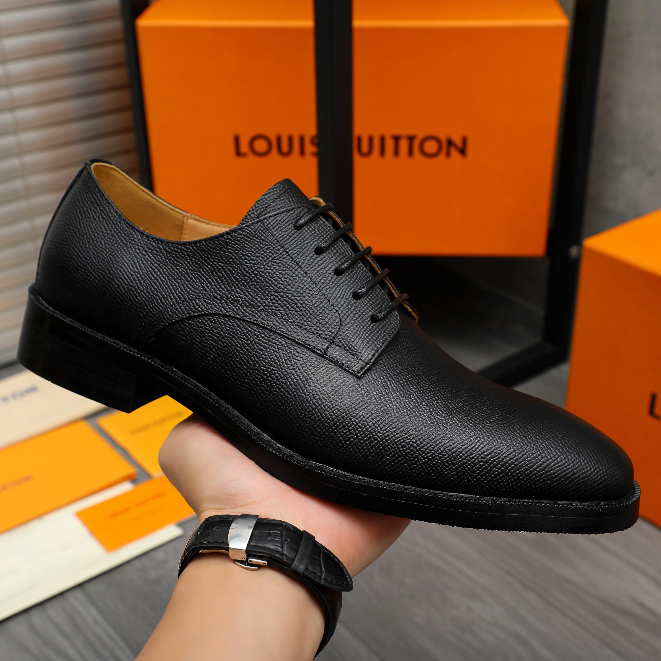 LV men's leather shoes-17