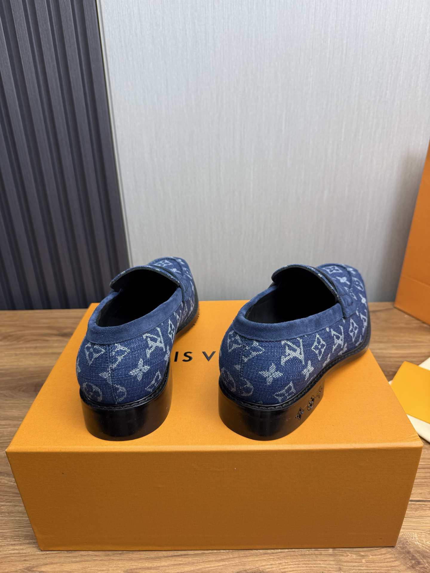 LV women's leather shoes-35