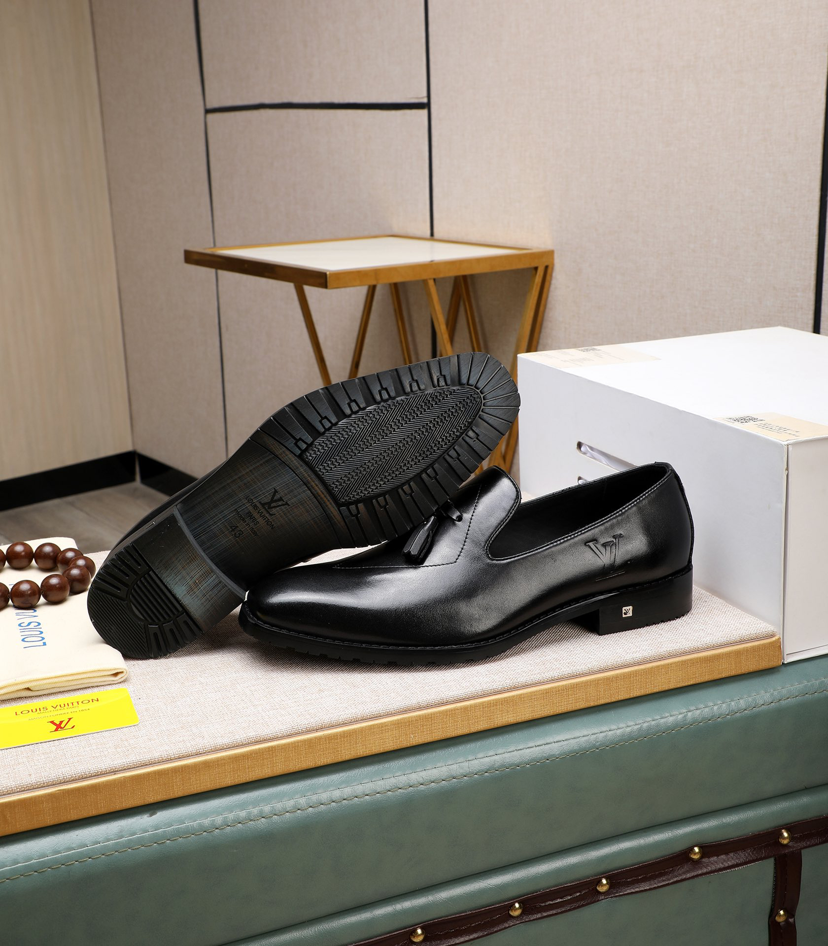 LV men's leather shoes-28