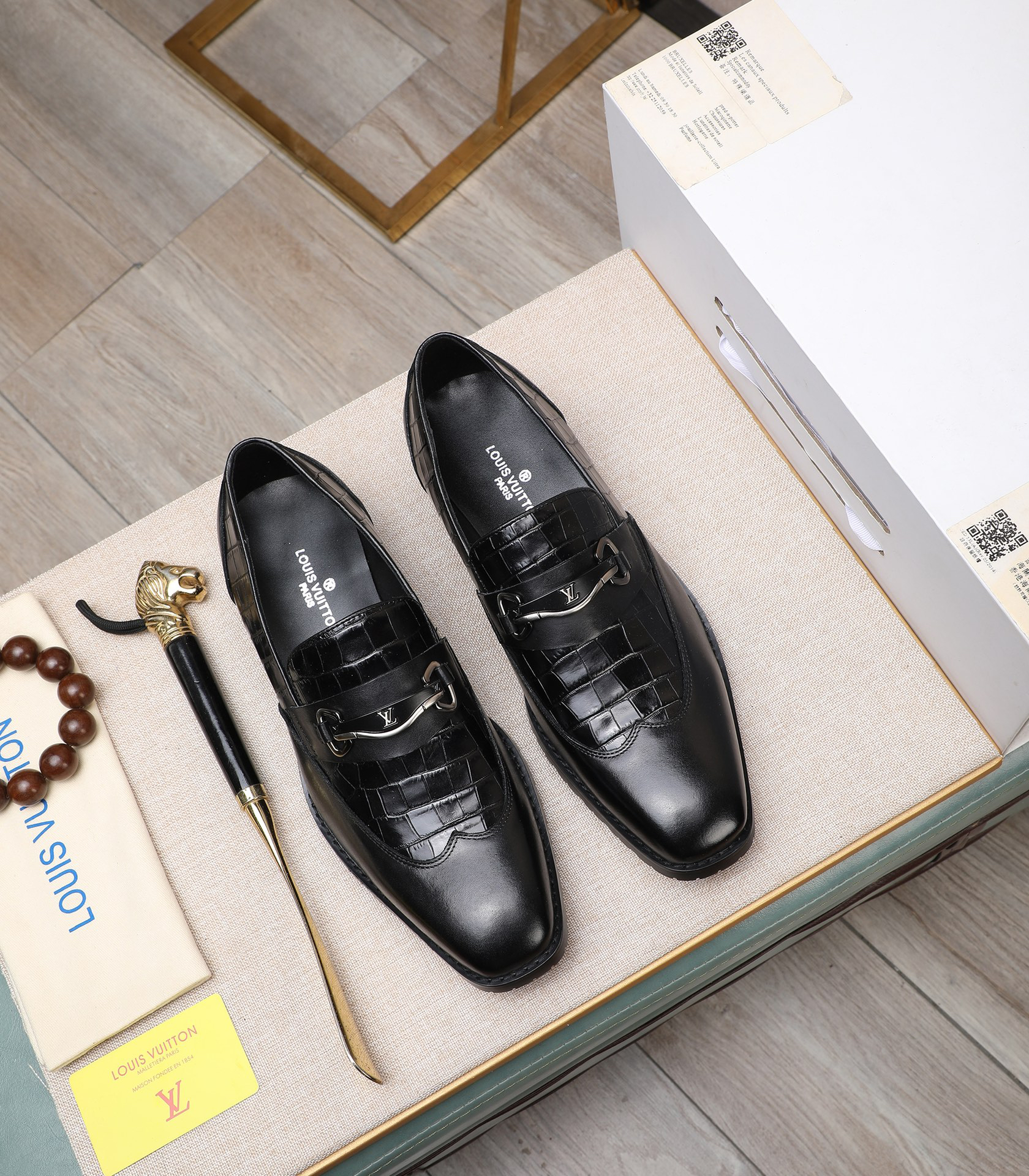 LV men's leather shoes-31