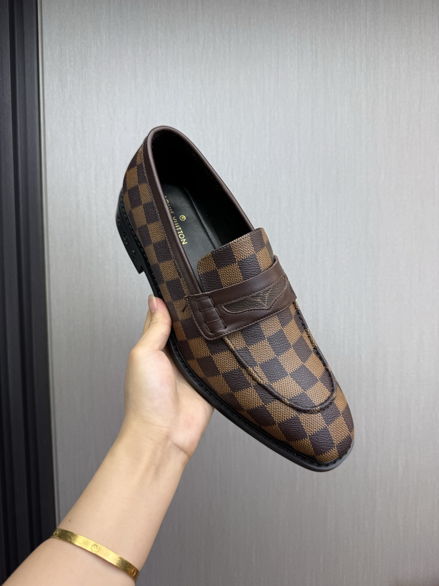 LV women's leather shoes-34