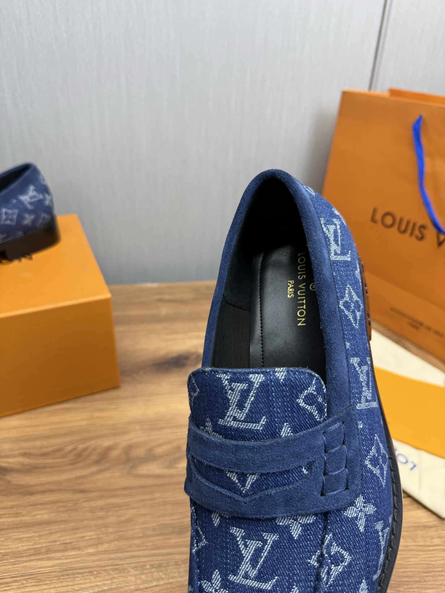 LV women's leather shoes-35