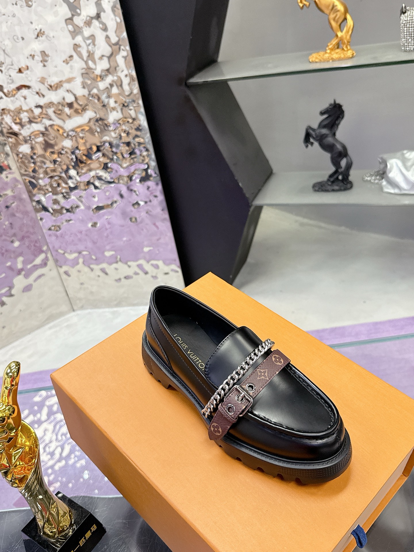 LV women's leather shoes-41