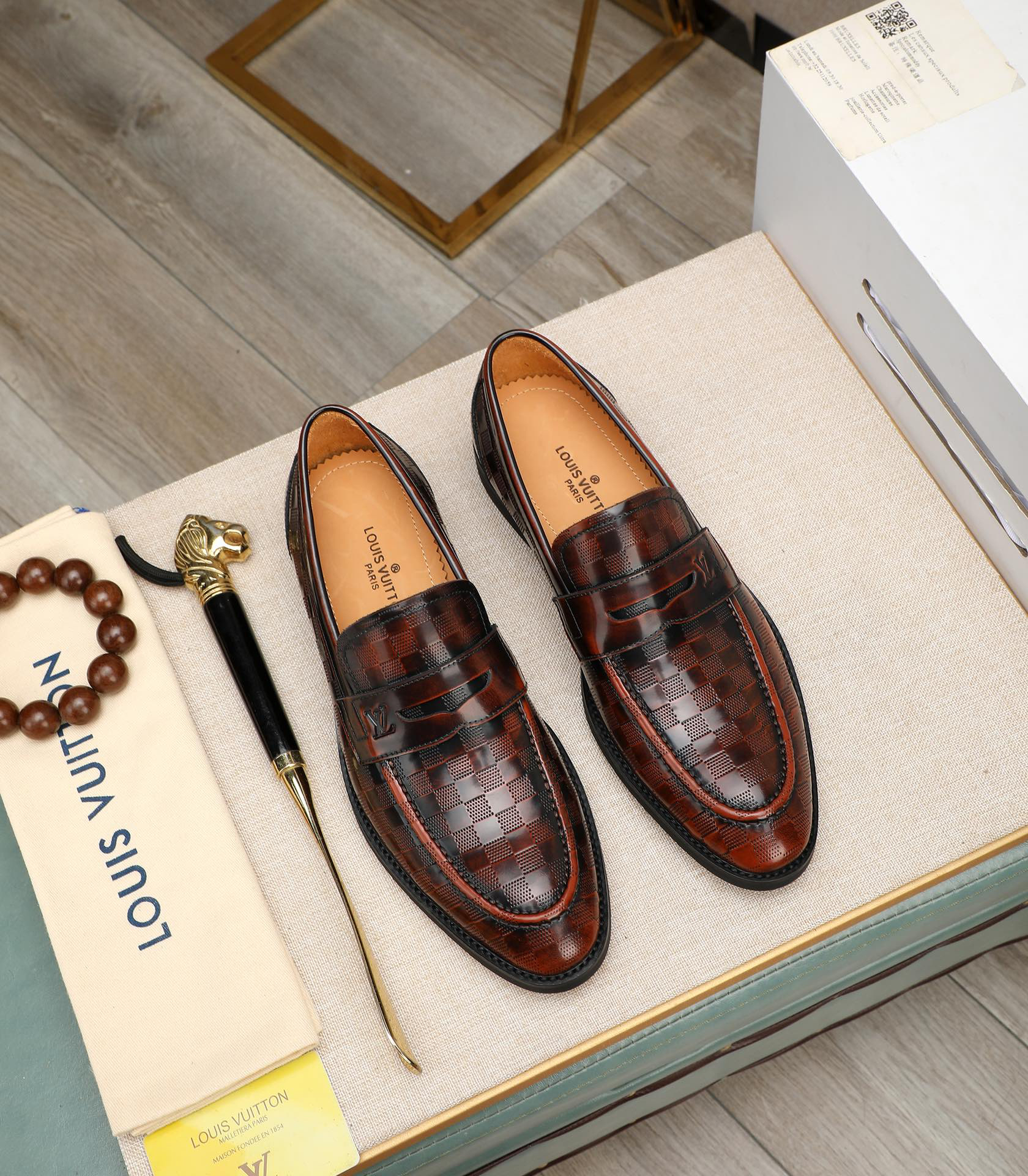 LV men's leather shoes-3