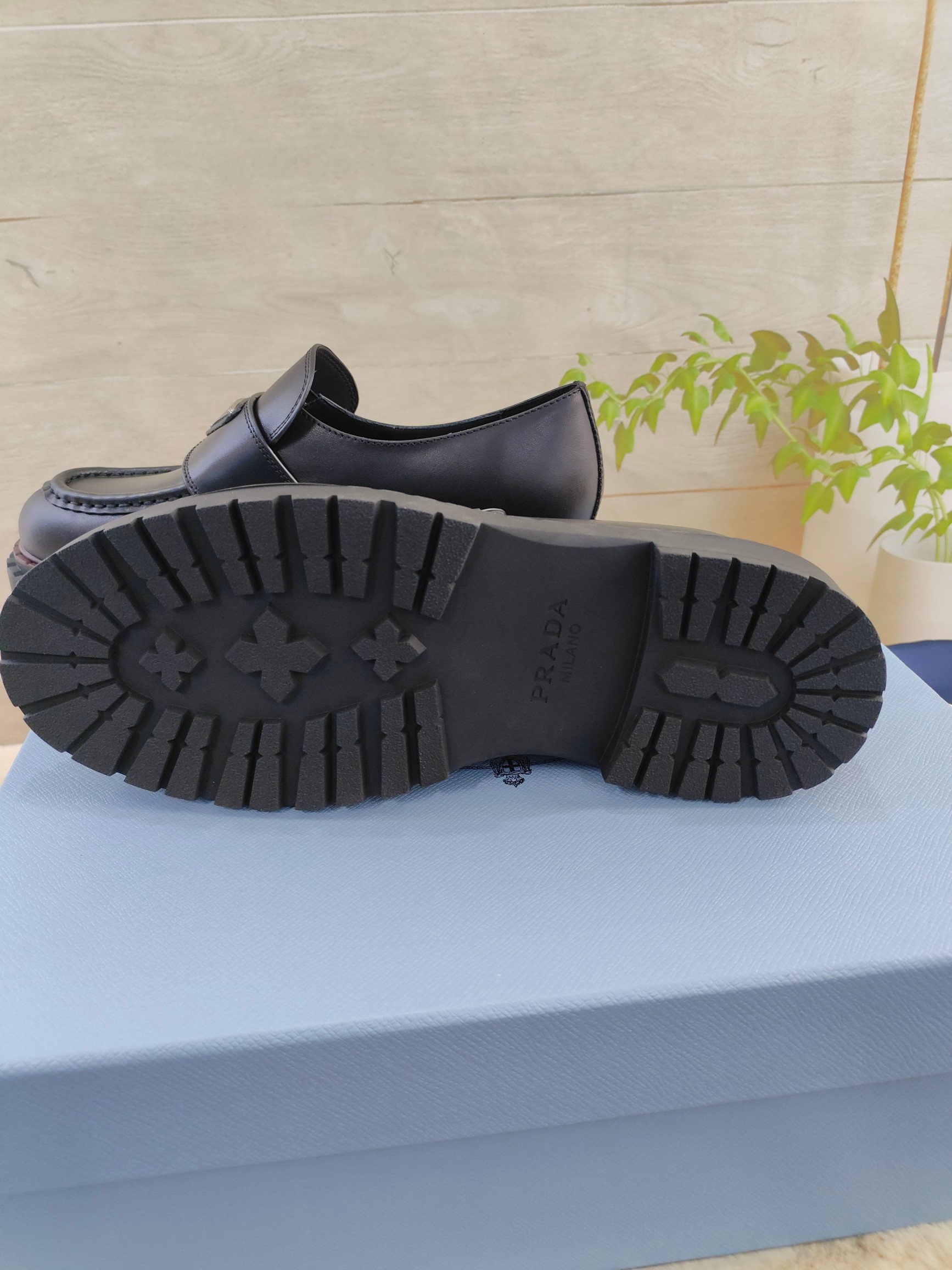 Prada women's leather shoes-39