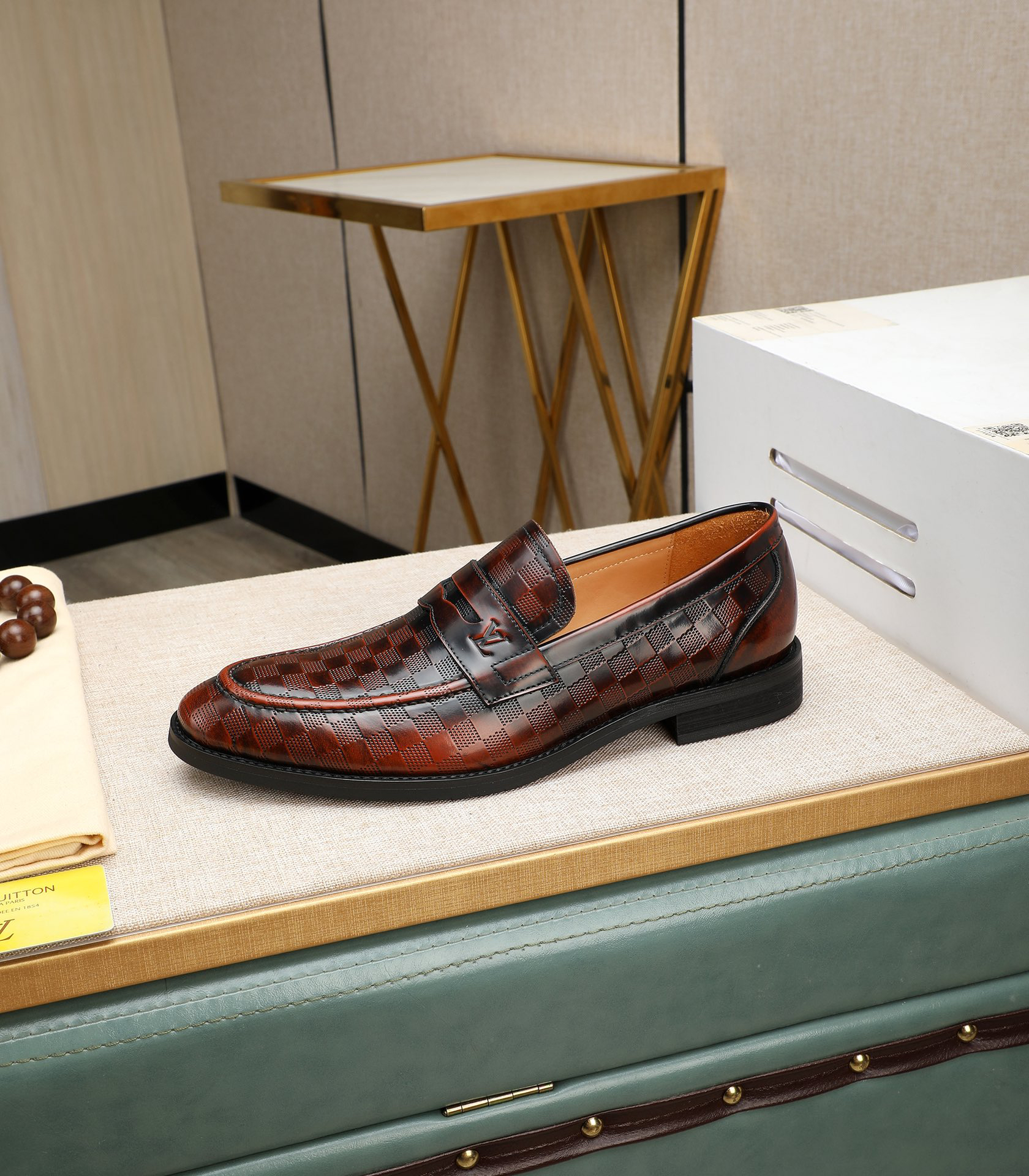 LV men's leather shoes-3