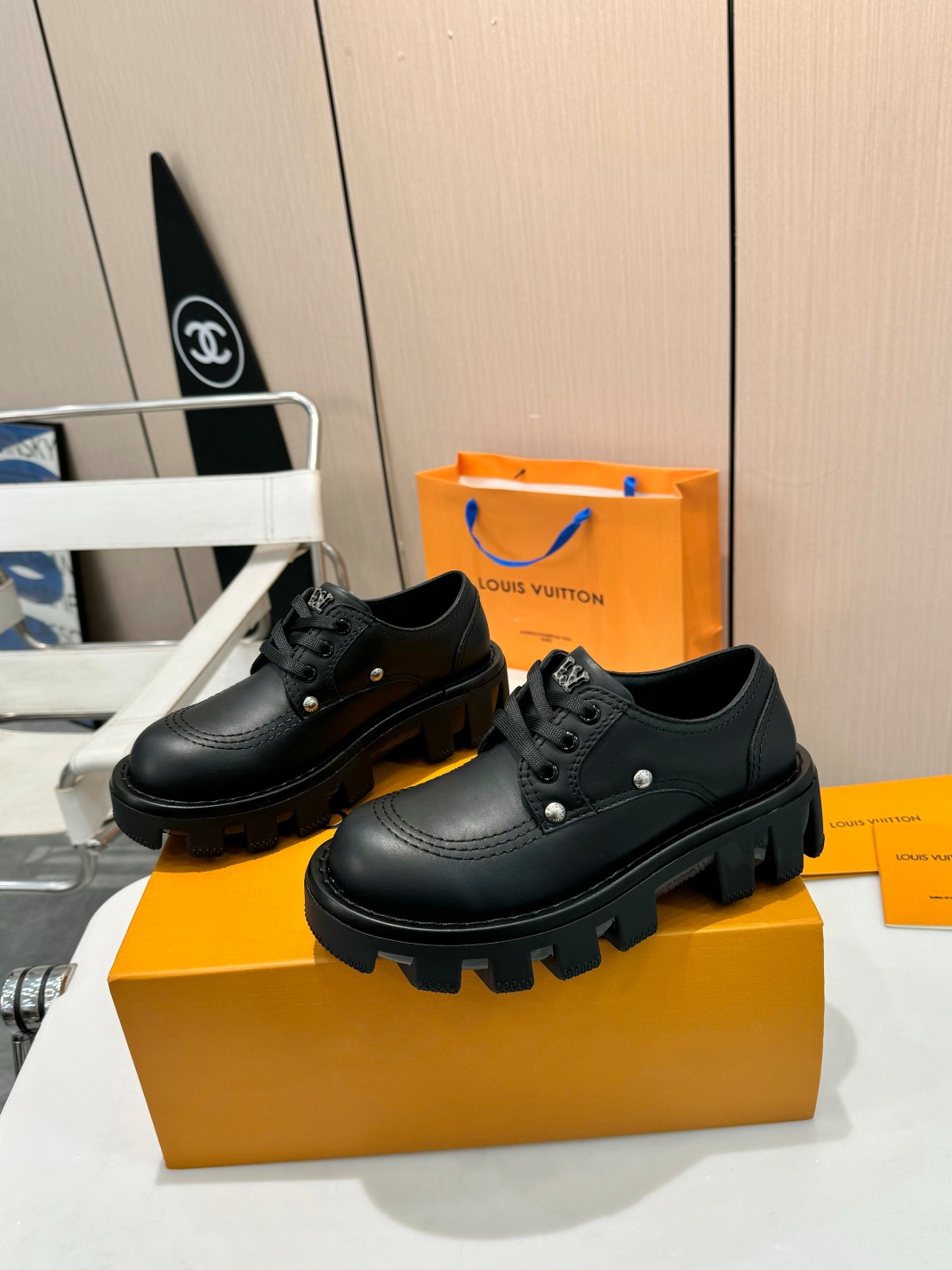 LV women's leather shoes-20