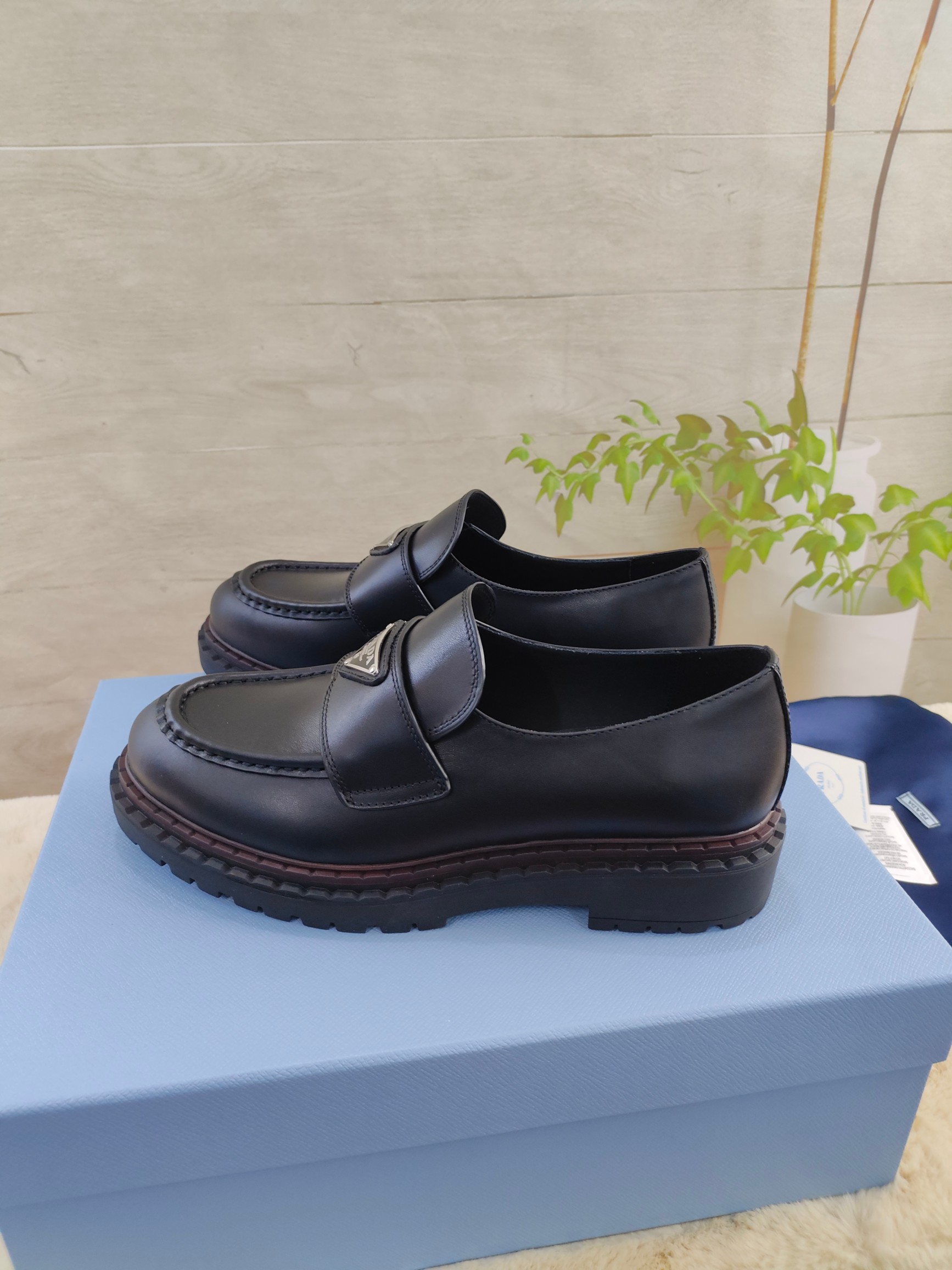 Prada women's leather shoes-39