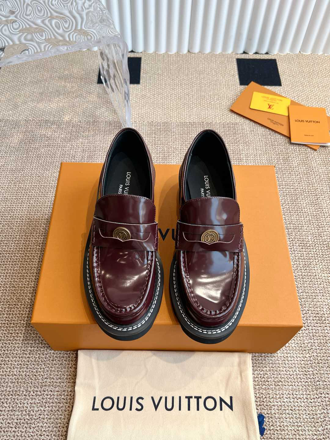 LV women's leather shoes-22