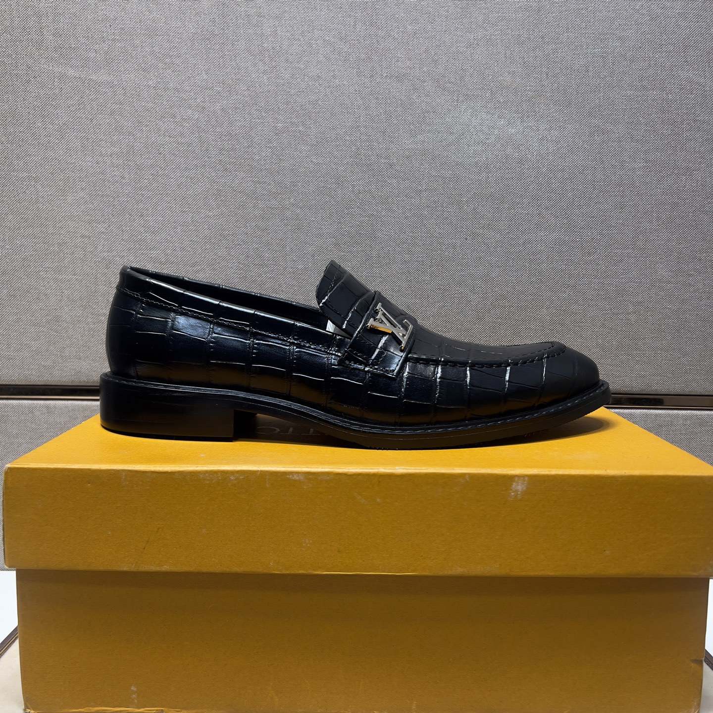 LV men's leather shoes-35