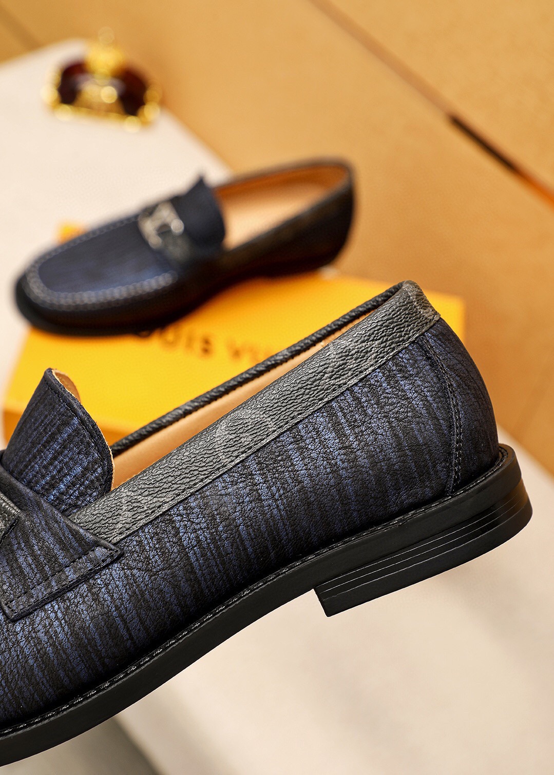 LV men's leather shoes-62