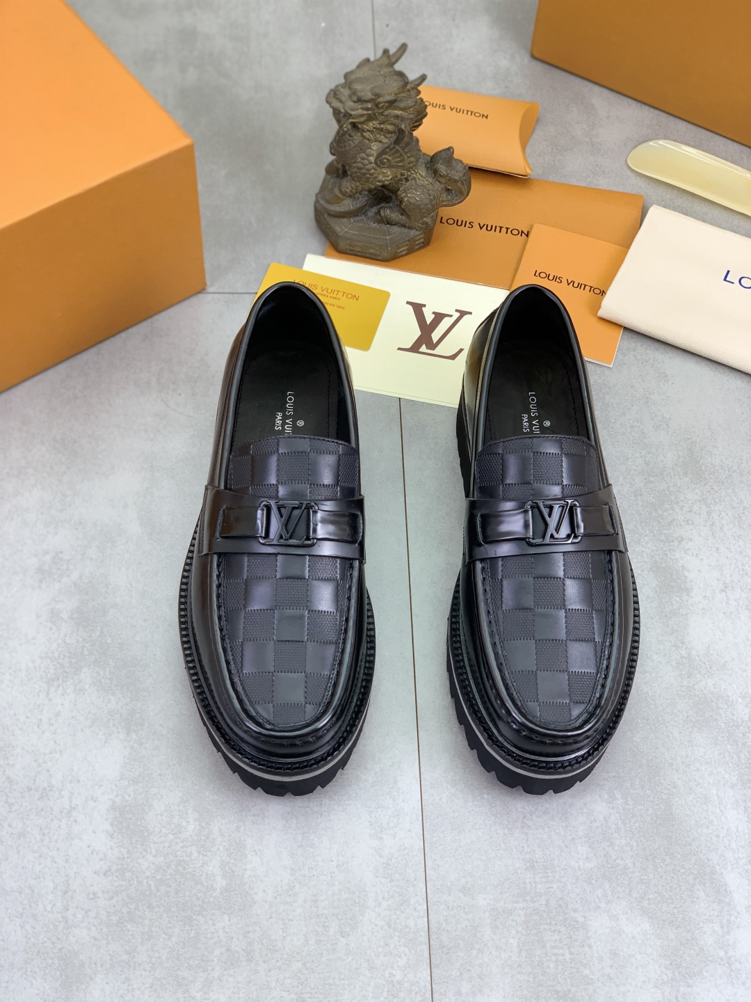 LV men's leather shoes-10
