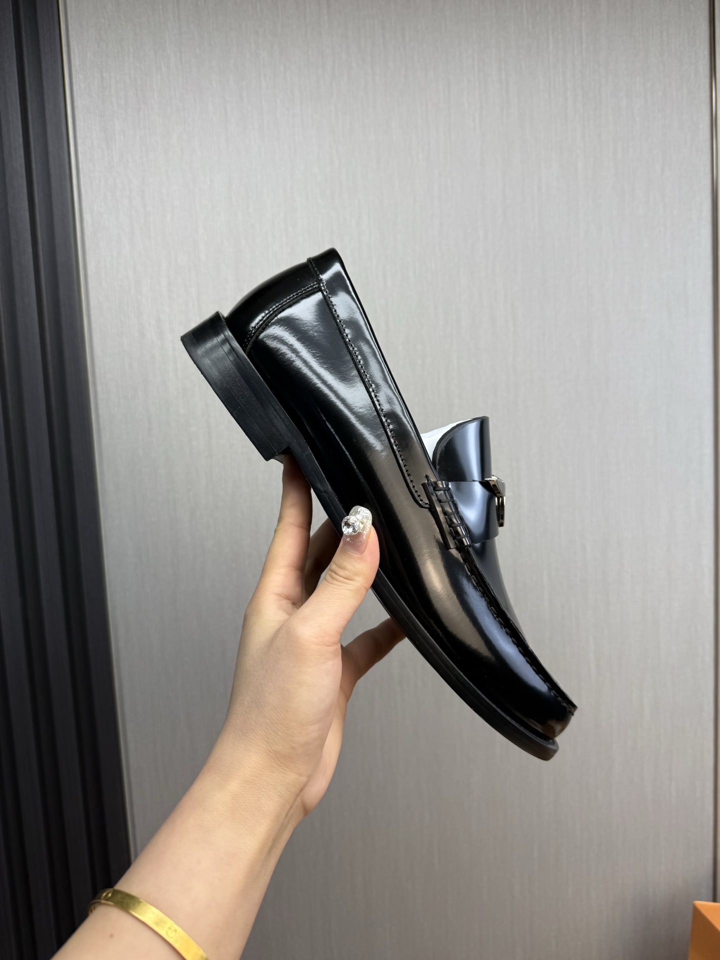 LV men's leather shoes-60