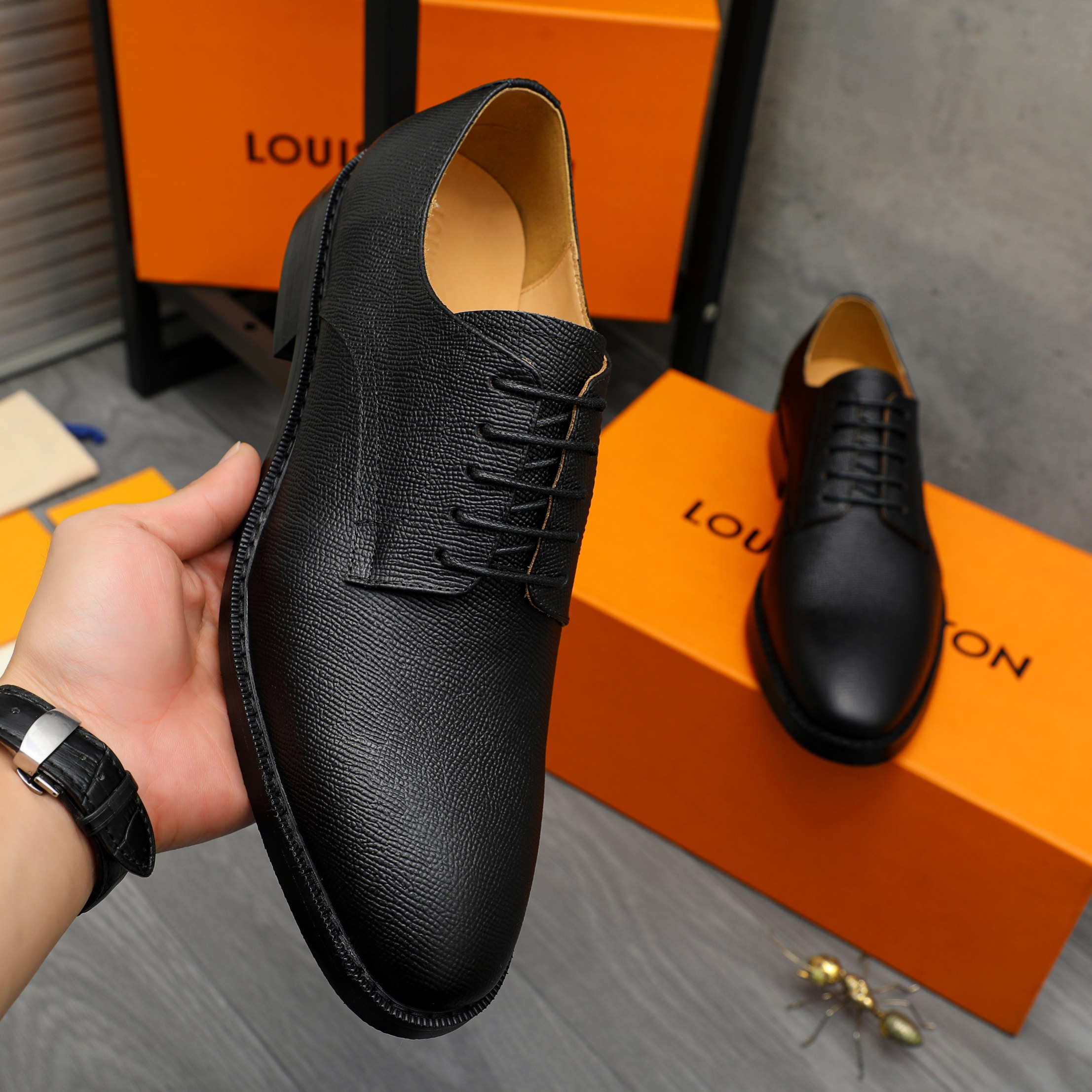 LV men's leather shoes-17