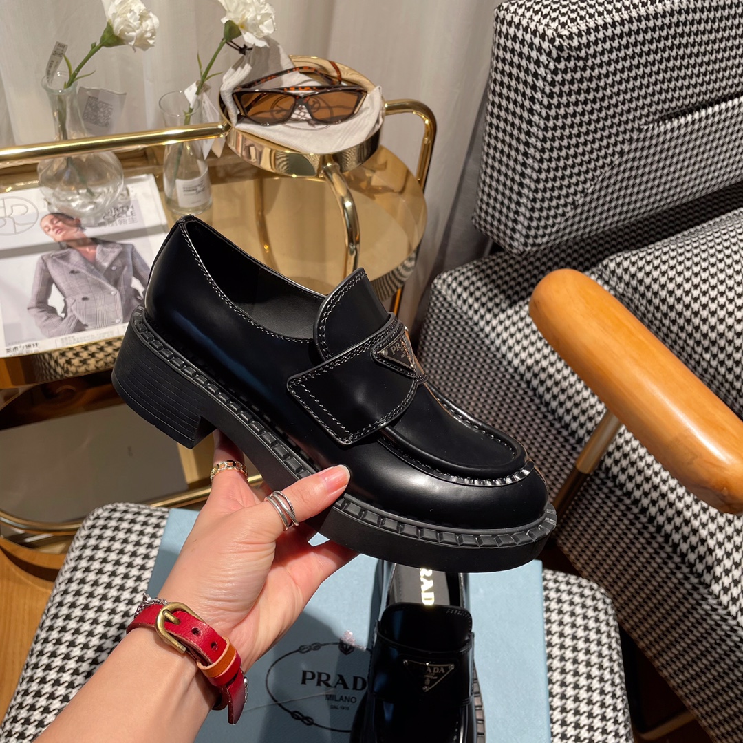 Prada women's leather shoes-33