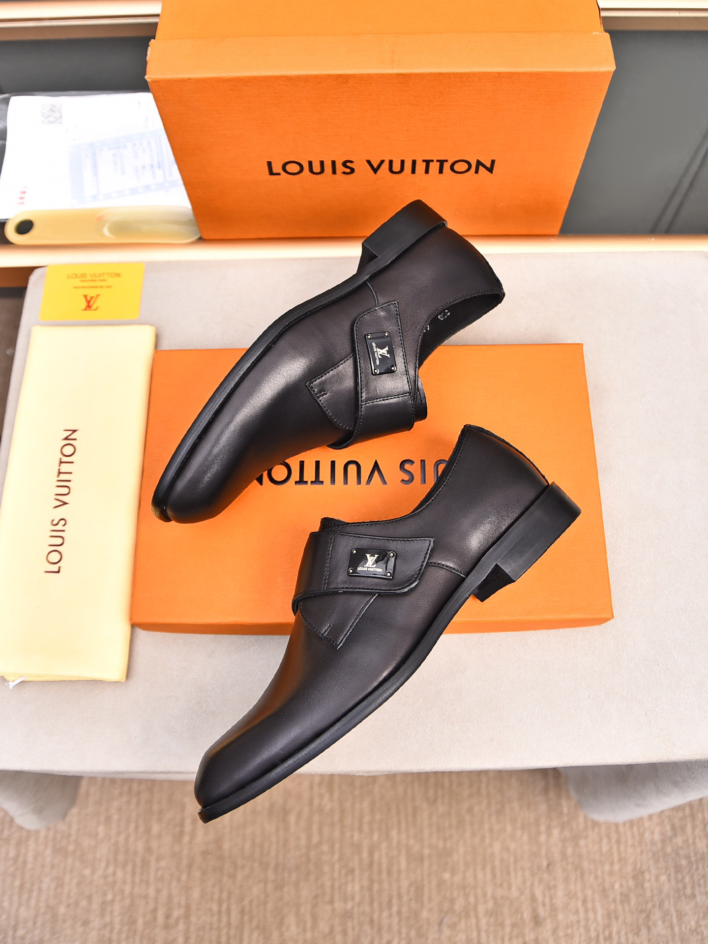 LV men's leather shoes-11