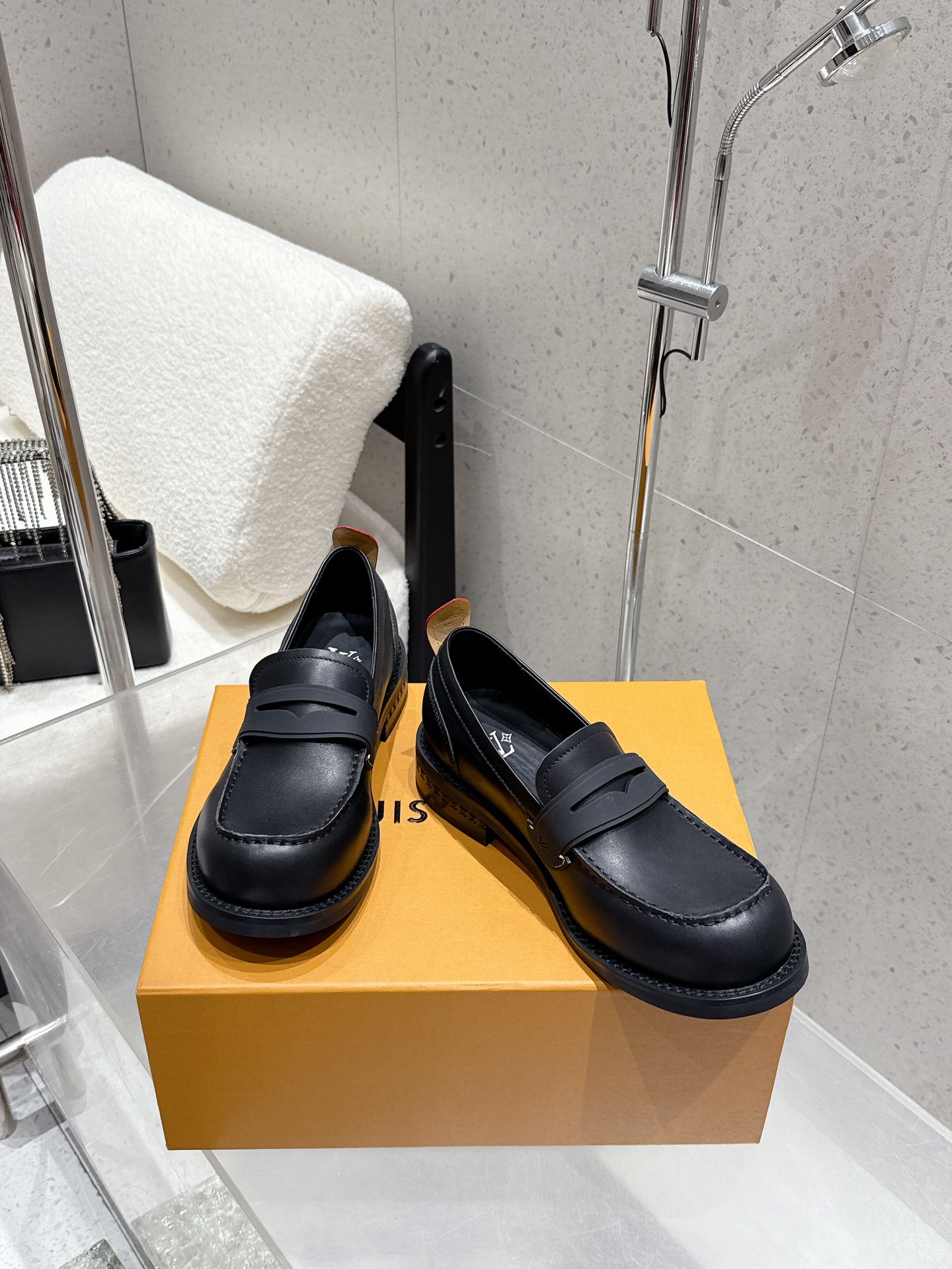 LV women's leather shoes-44