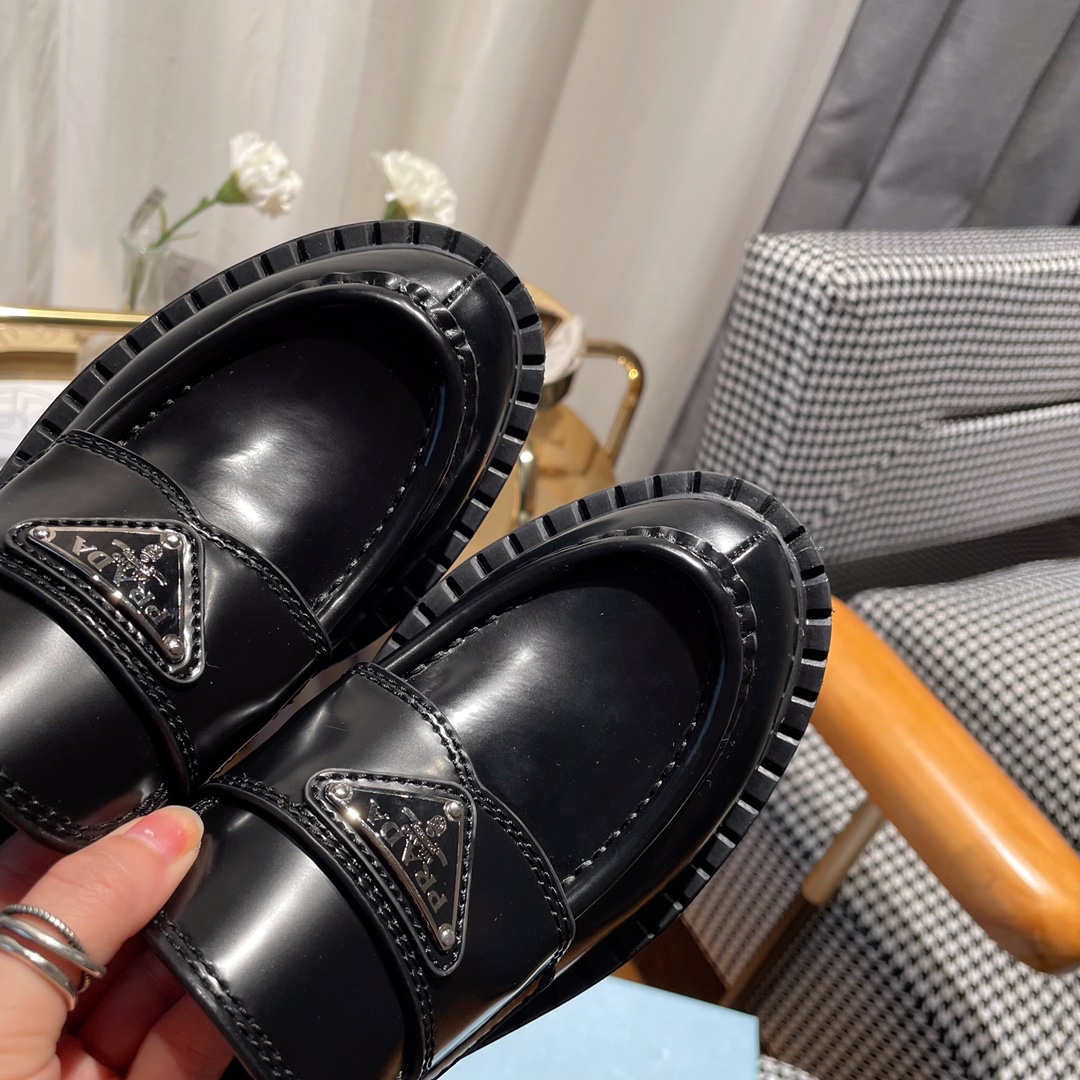Prada women's leather shoes-33