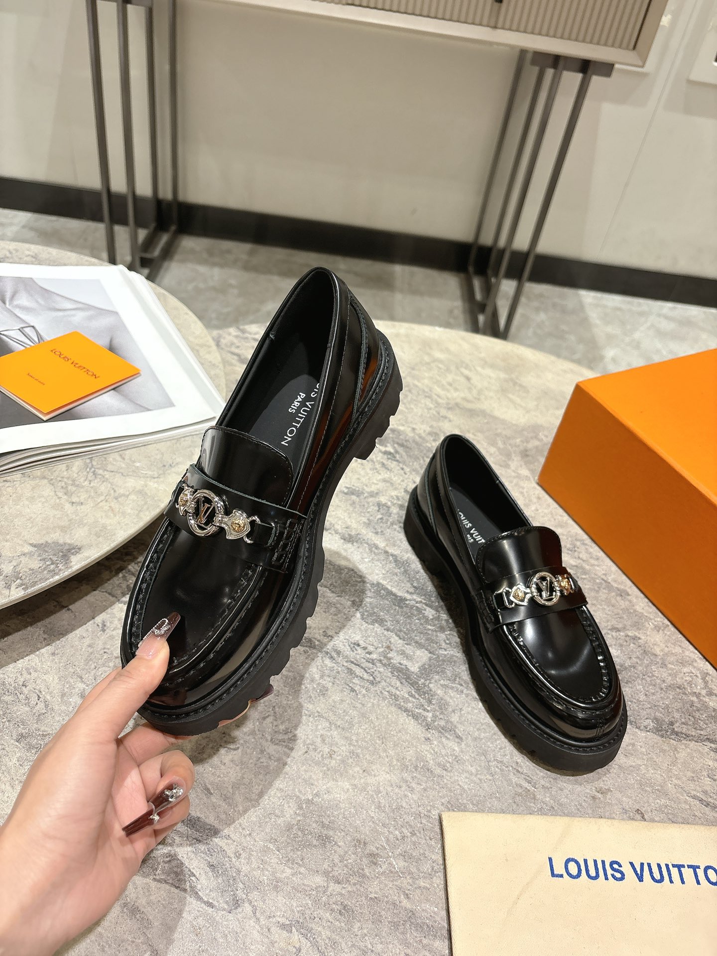 LV women's leather shoes-3