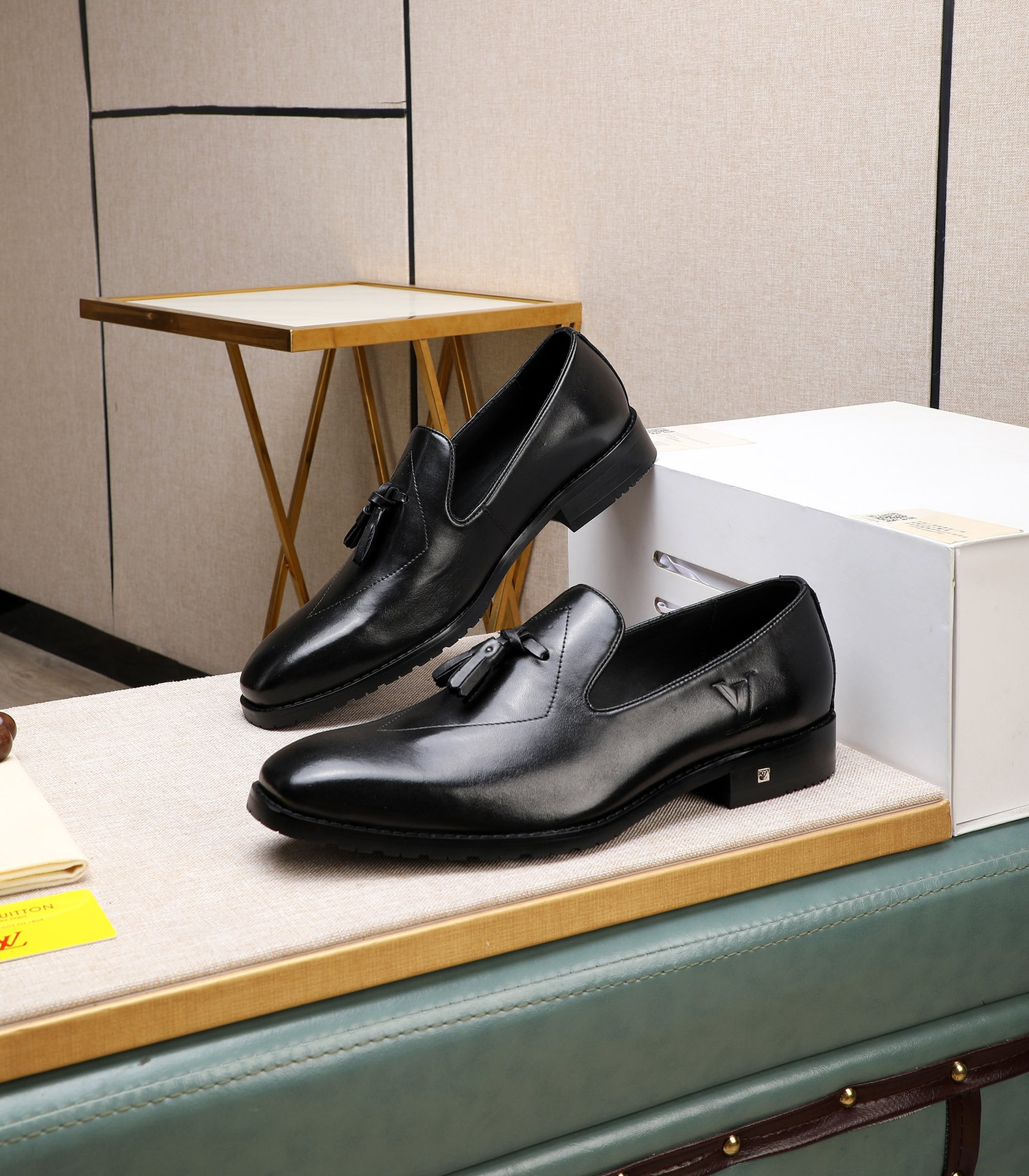 LV men's leather shoes-28