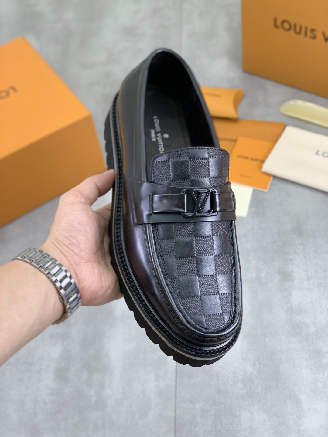 LV men's leather shoes-10