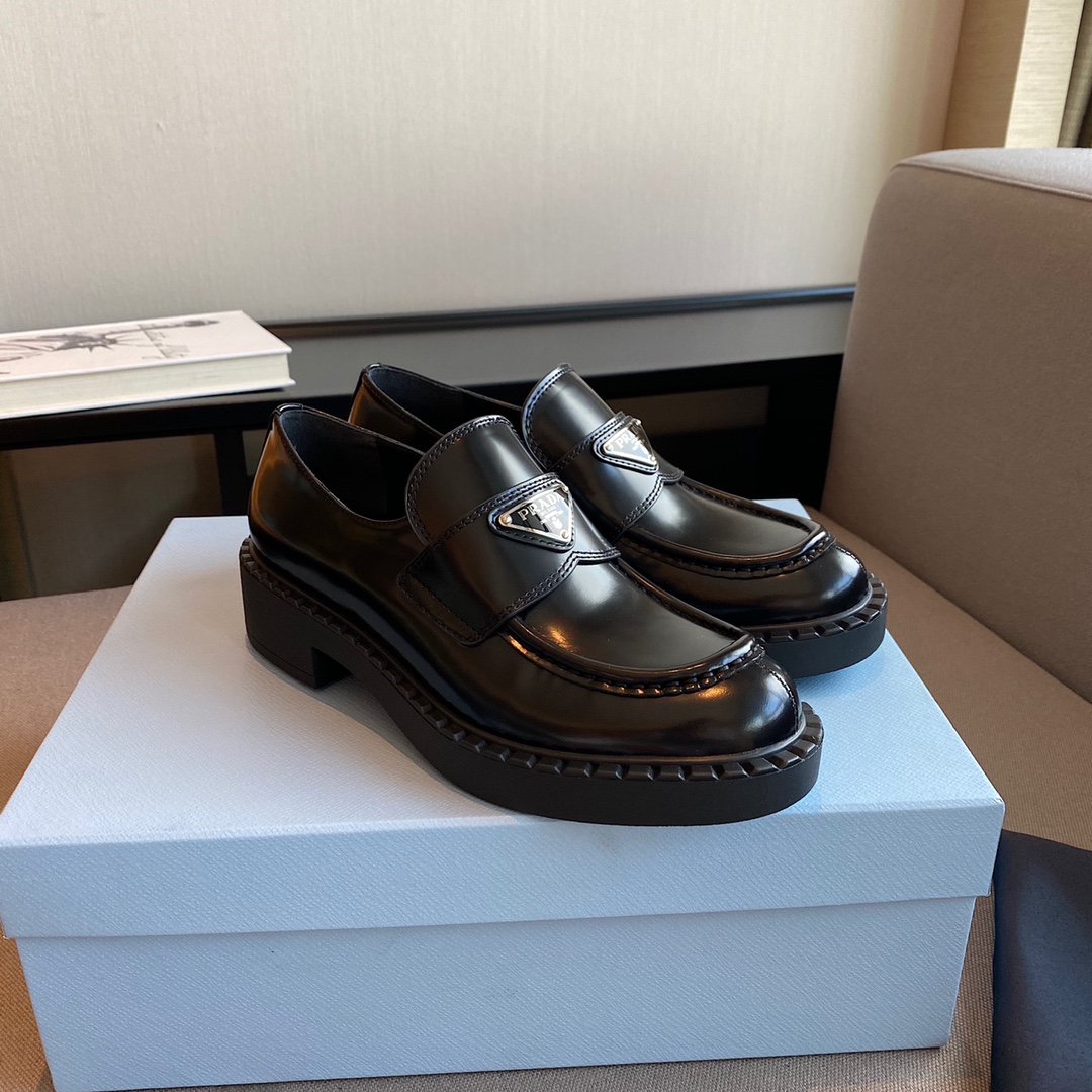 Prada women's leather shoes-17