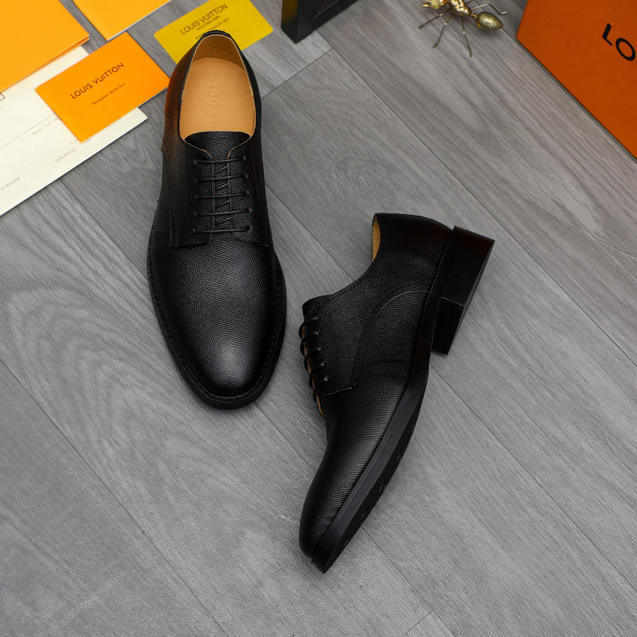 LV men's leather shoes-17