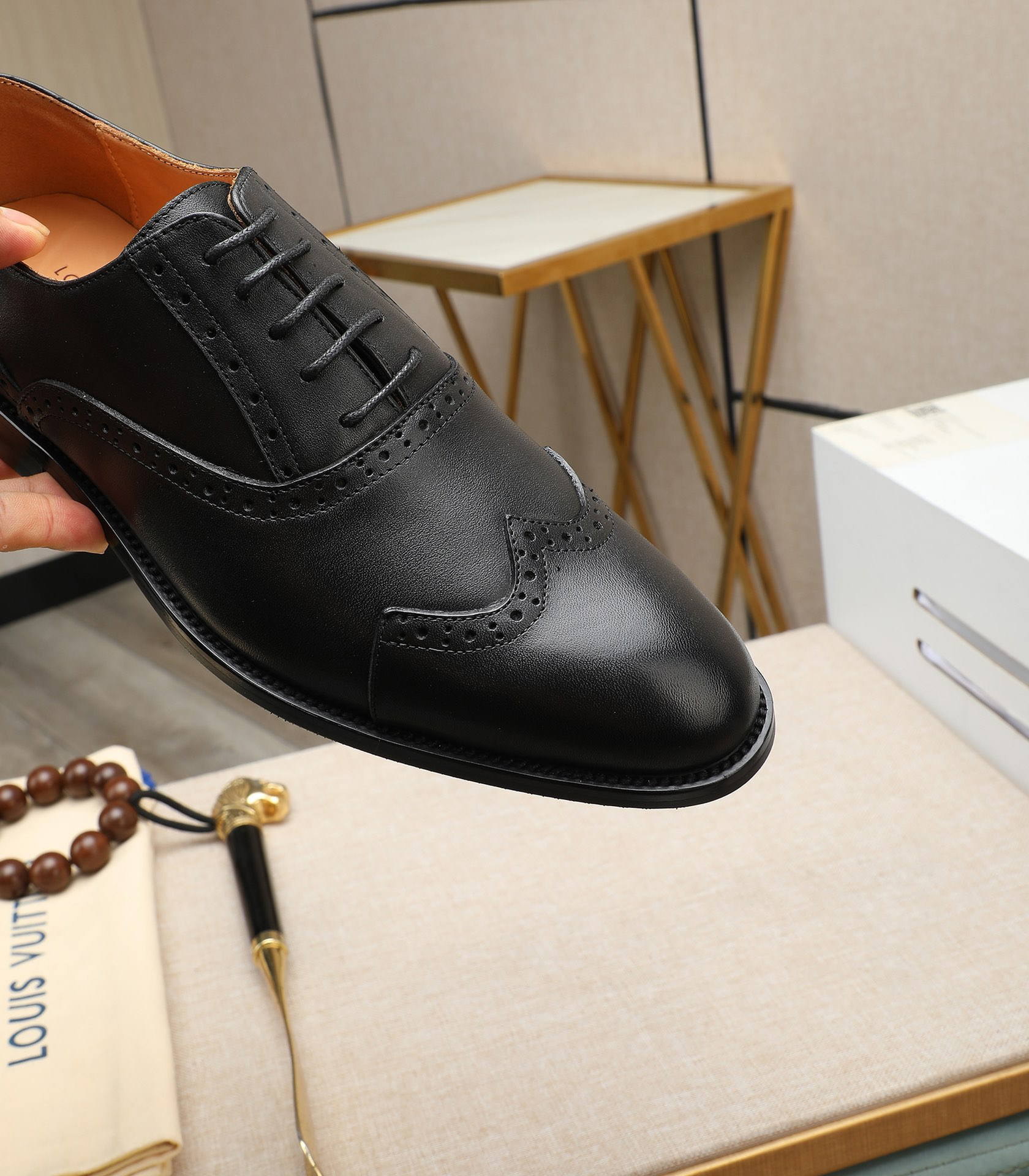 LV men's leather shoes-6